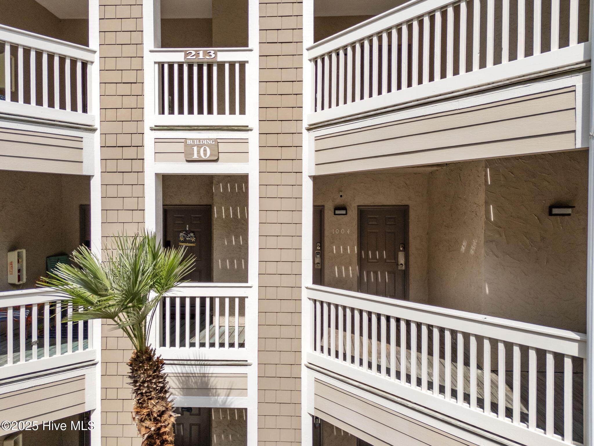 100528935 | Photo 59