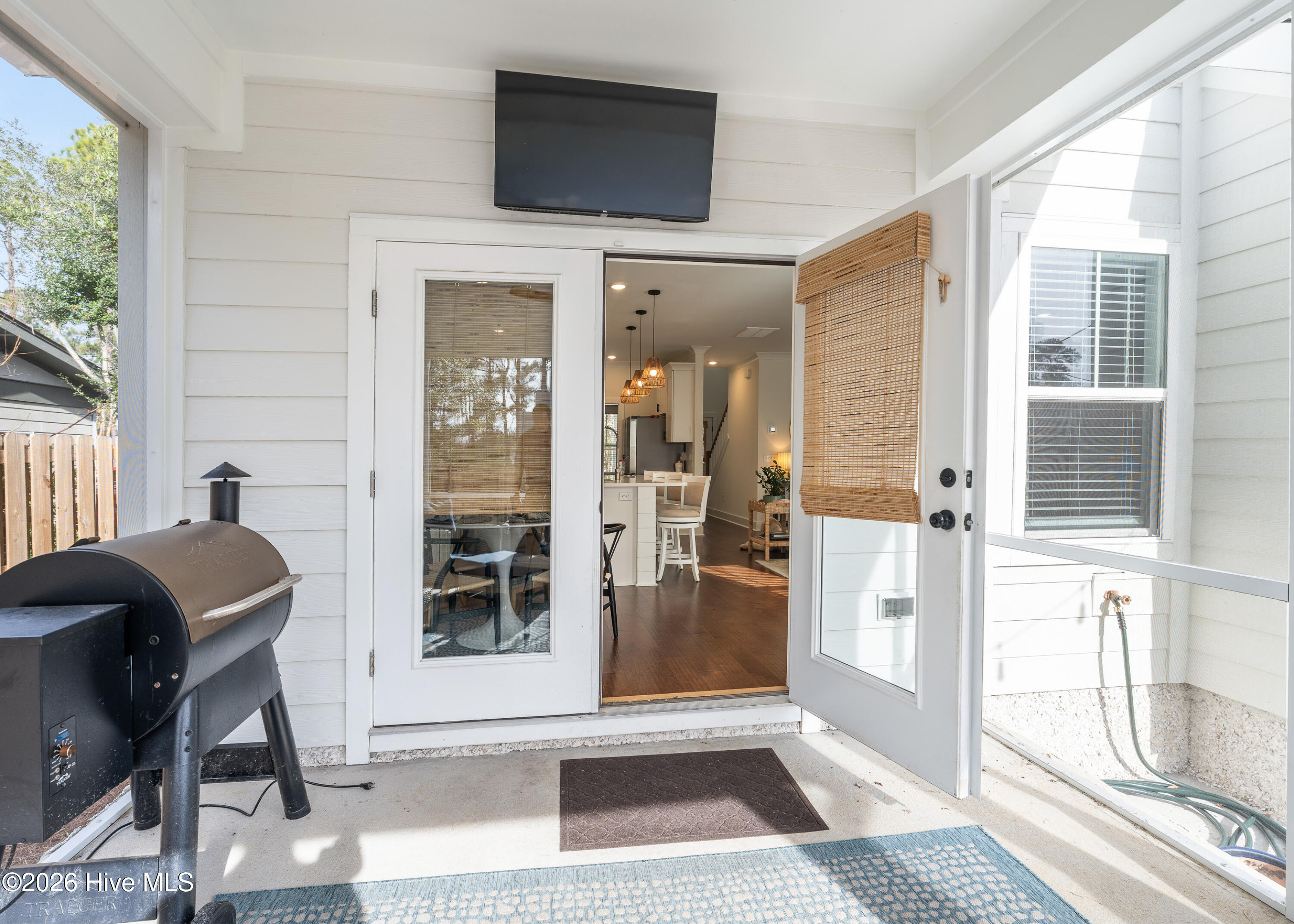 100548609 | Photo 24