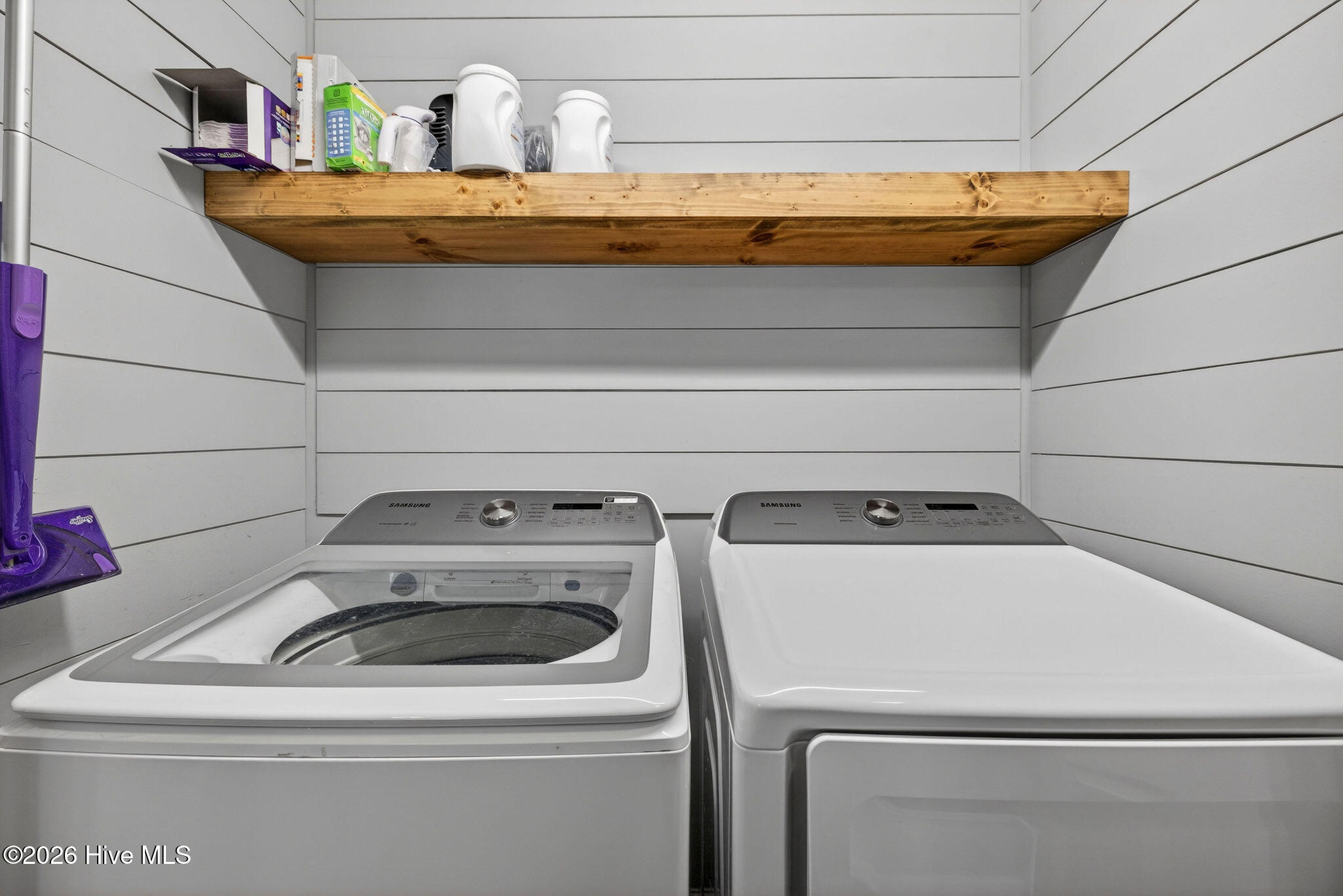 100566327 | Photo 25