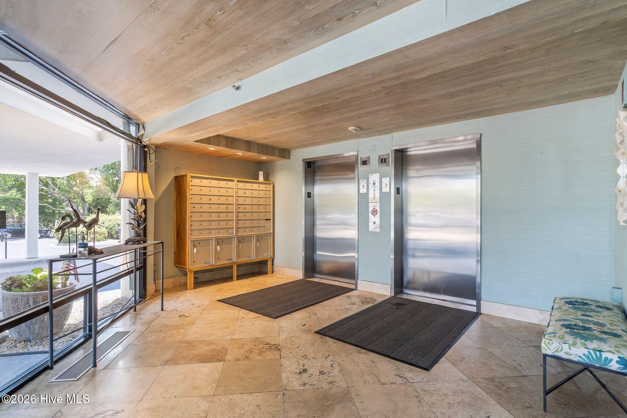 100560958 | Photo 32