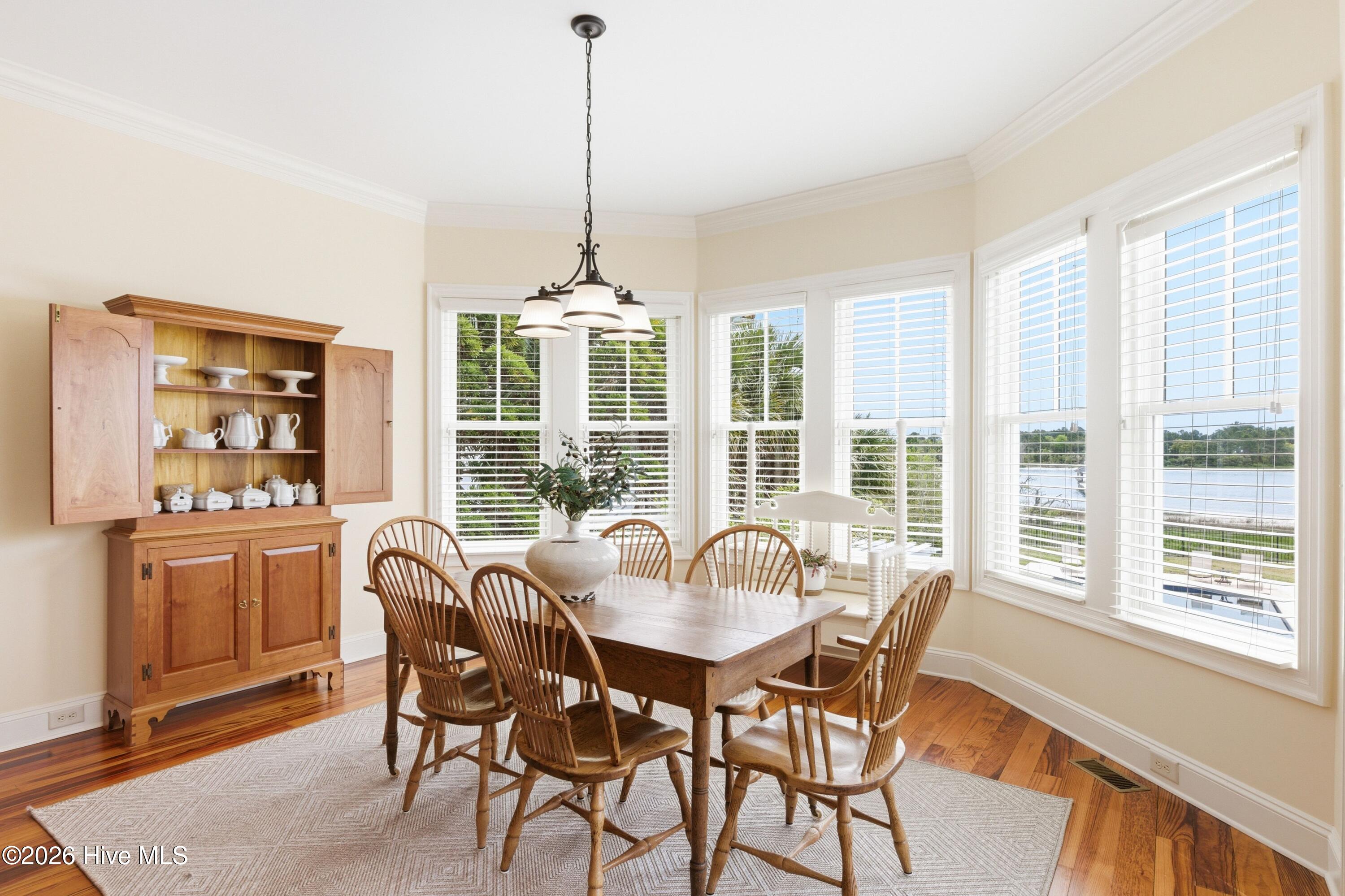 100564058 | Photo 30