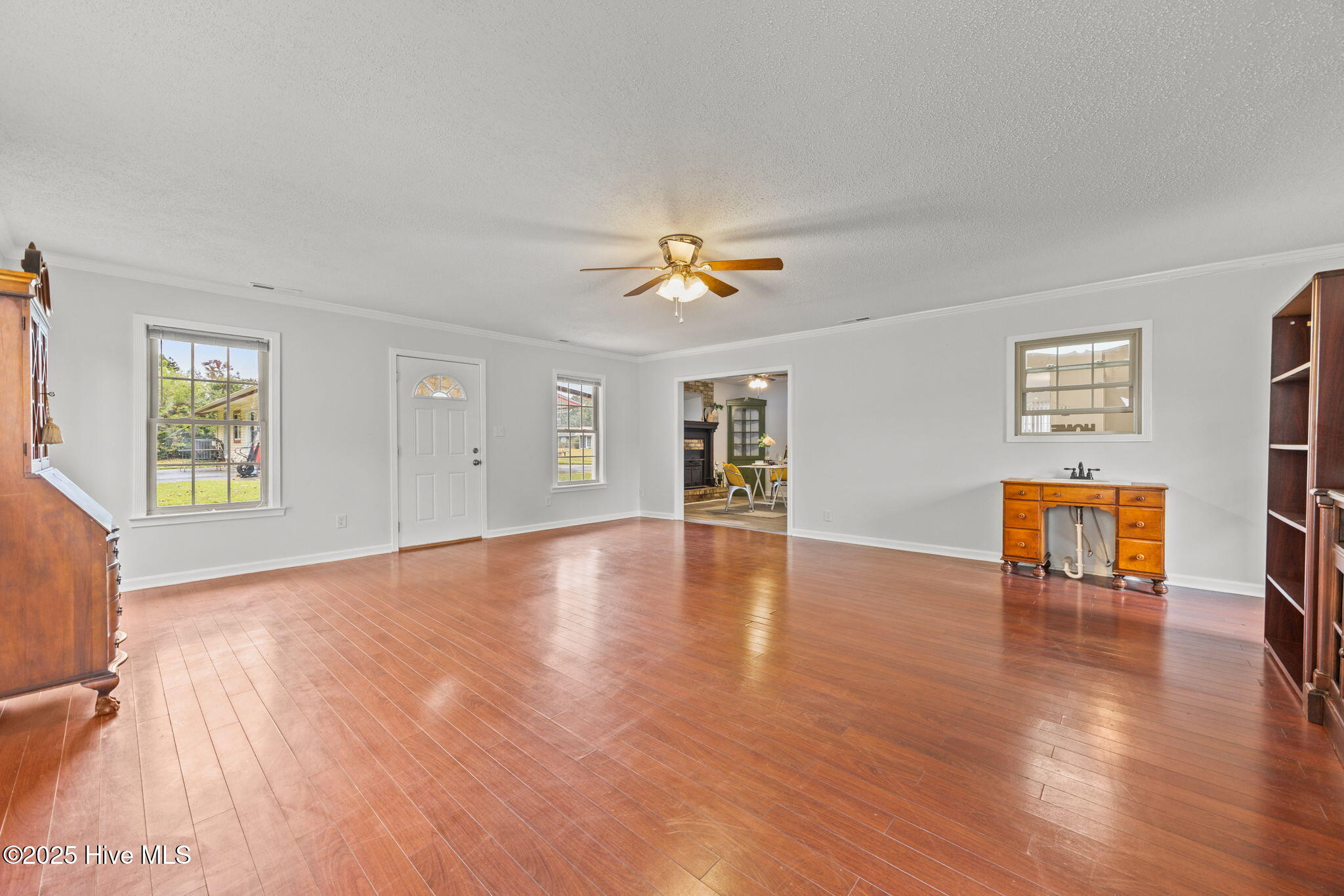 100538869 | Photo 13