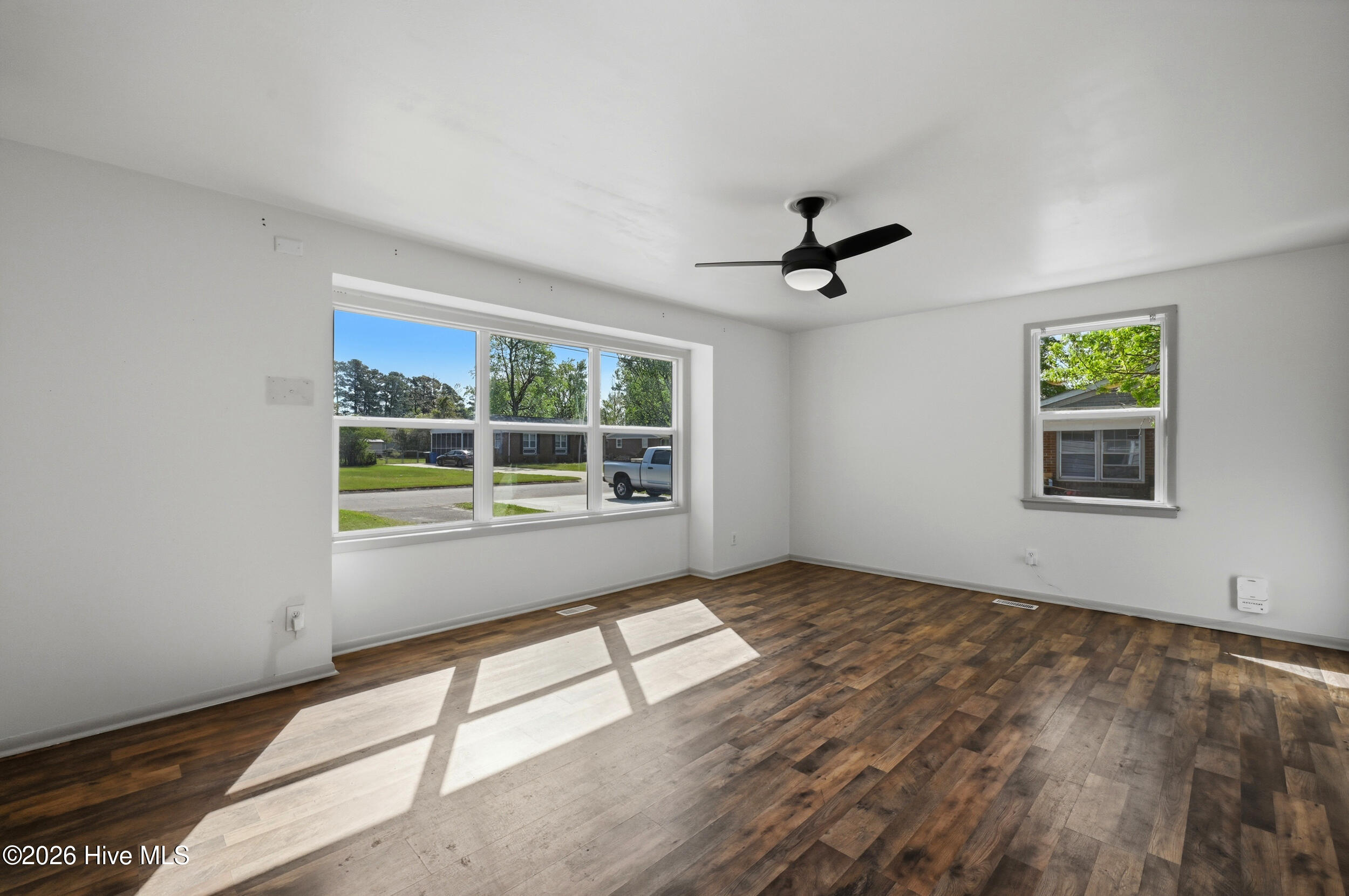 100566125 | Photo 10