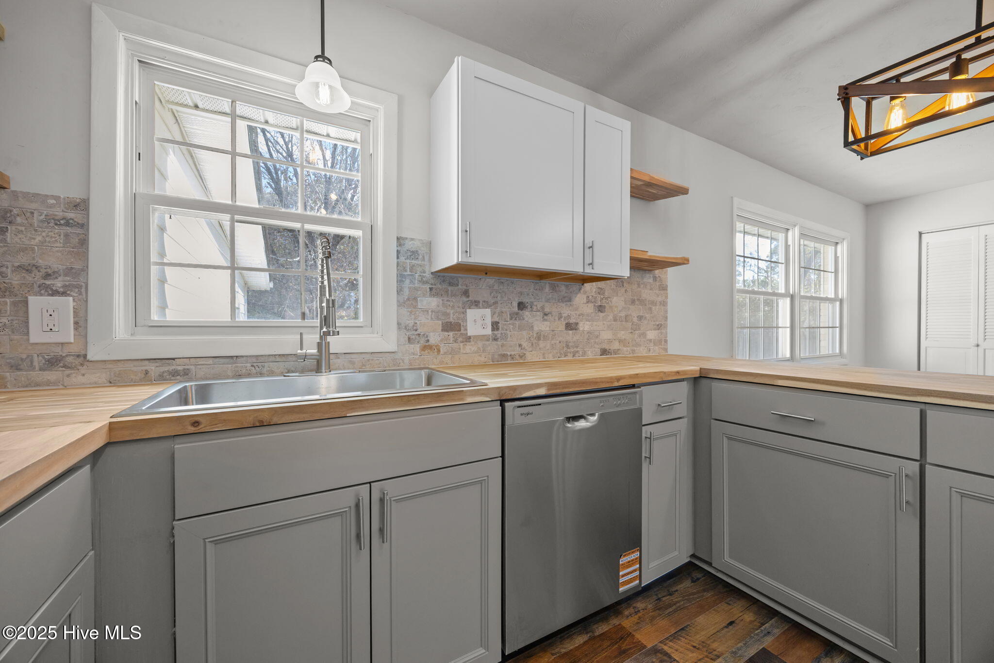 100544874 | Photo 22