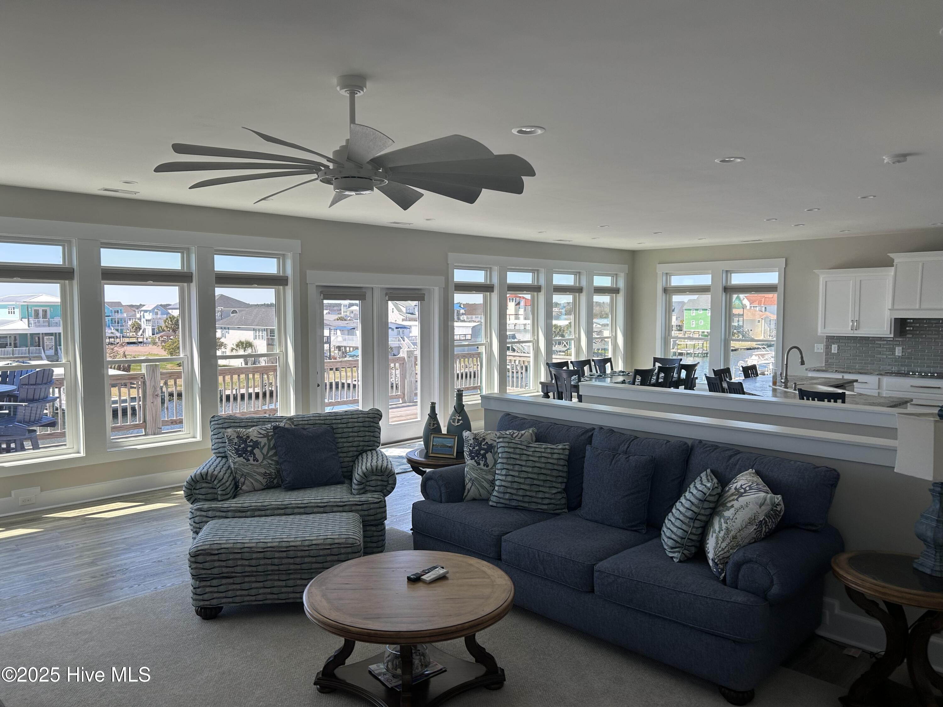 100496058 | Photo 12