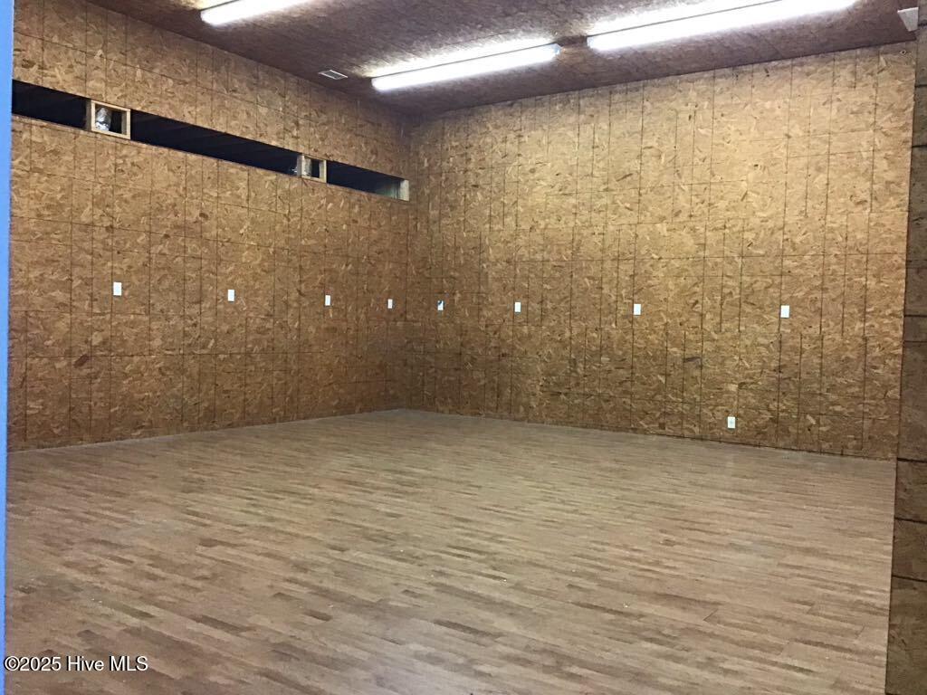 100547219 | Photo 71