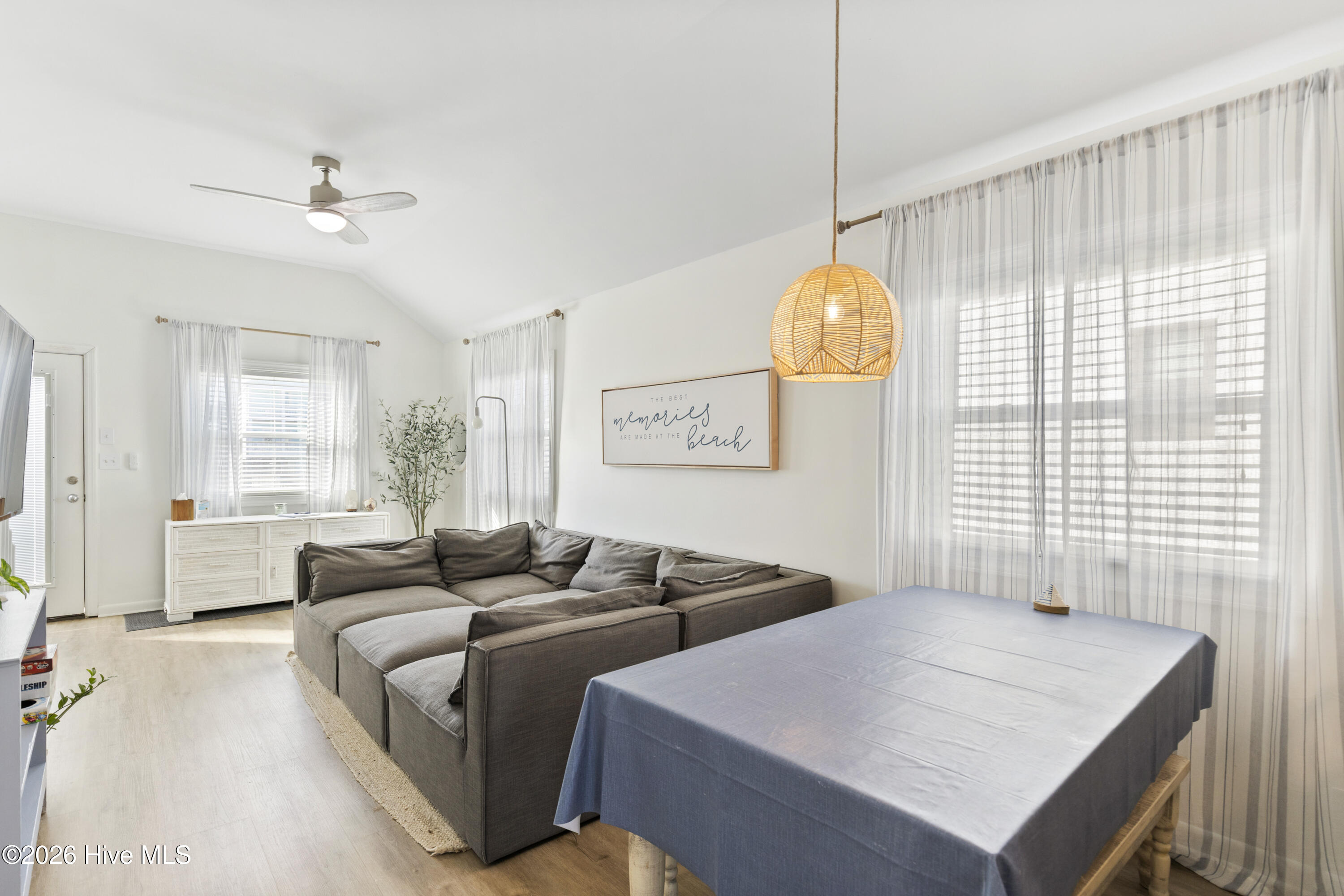 100552709 | Photo 17