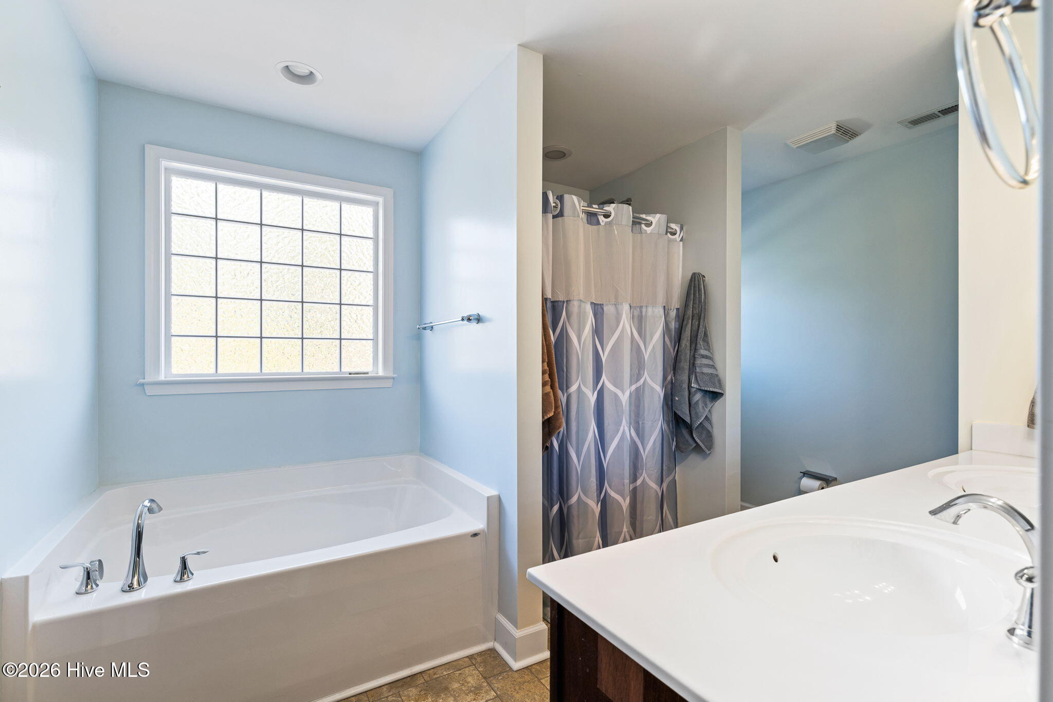 100550782 | Photo 36