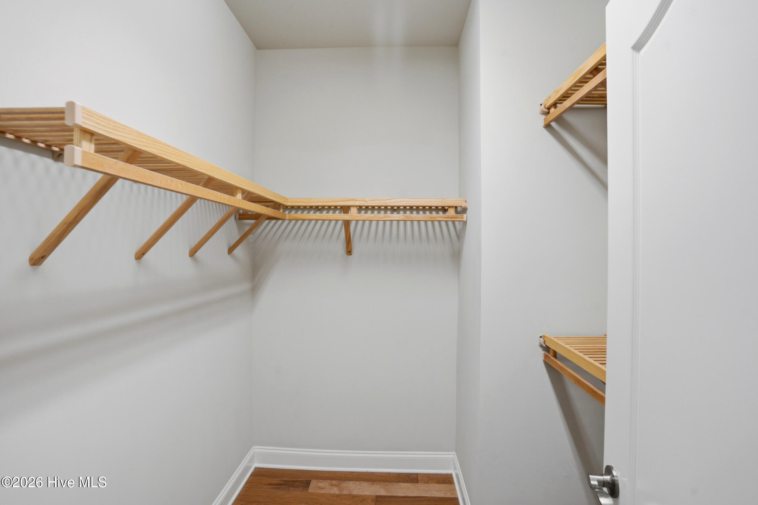 100567048 | Photo 24