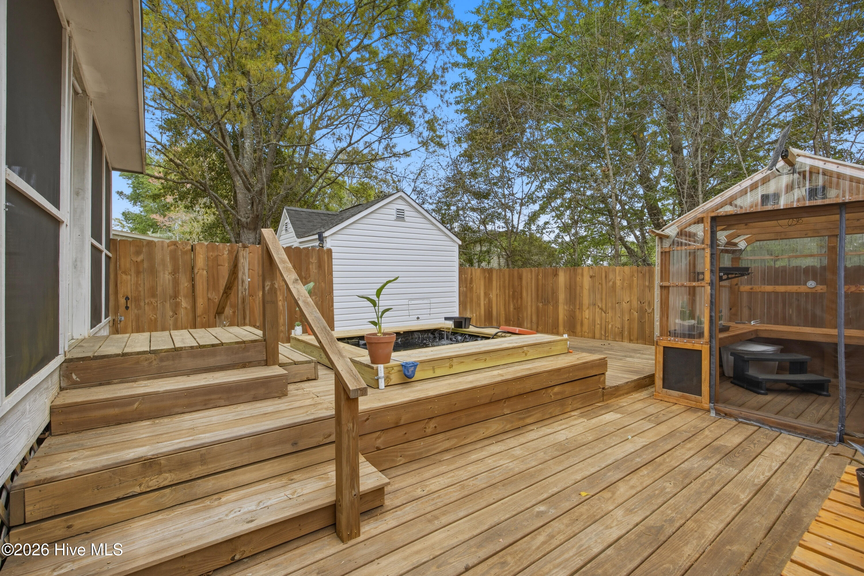 100565028 | Photo 37