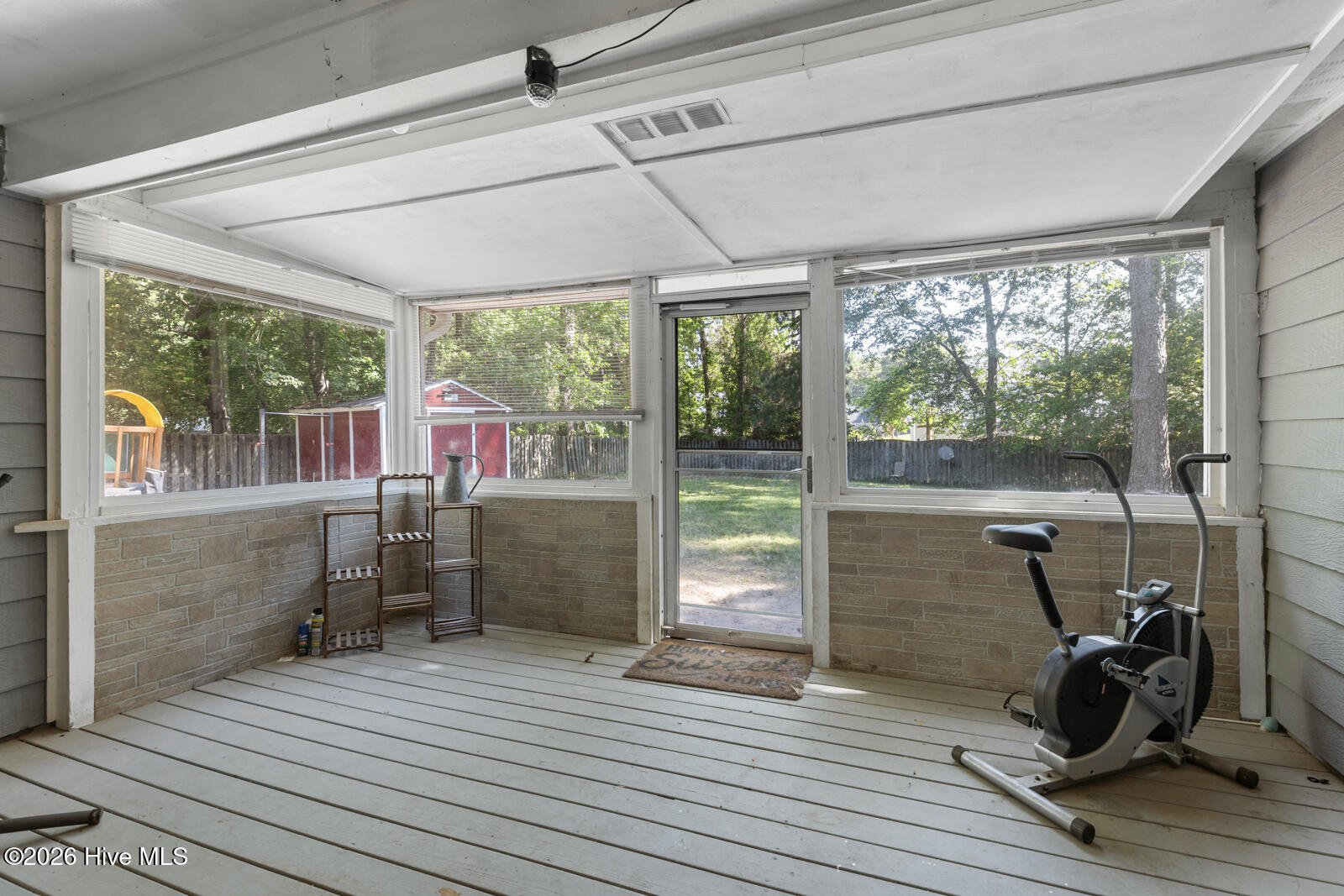 100570070 | Photo 25