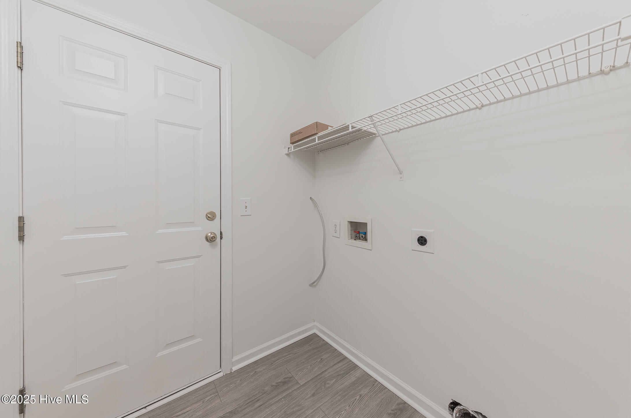 119 Red Bird Lane, Hampstead, NC 28443 – photo 13: 38LAUNDRY
