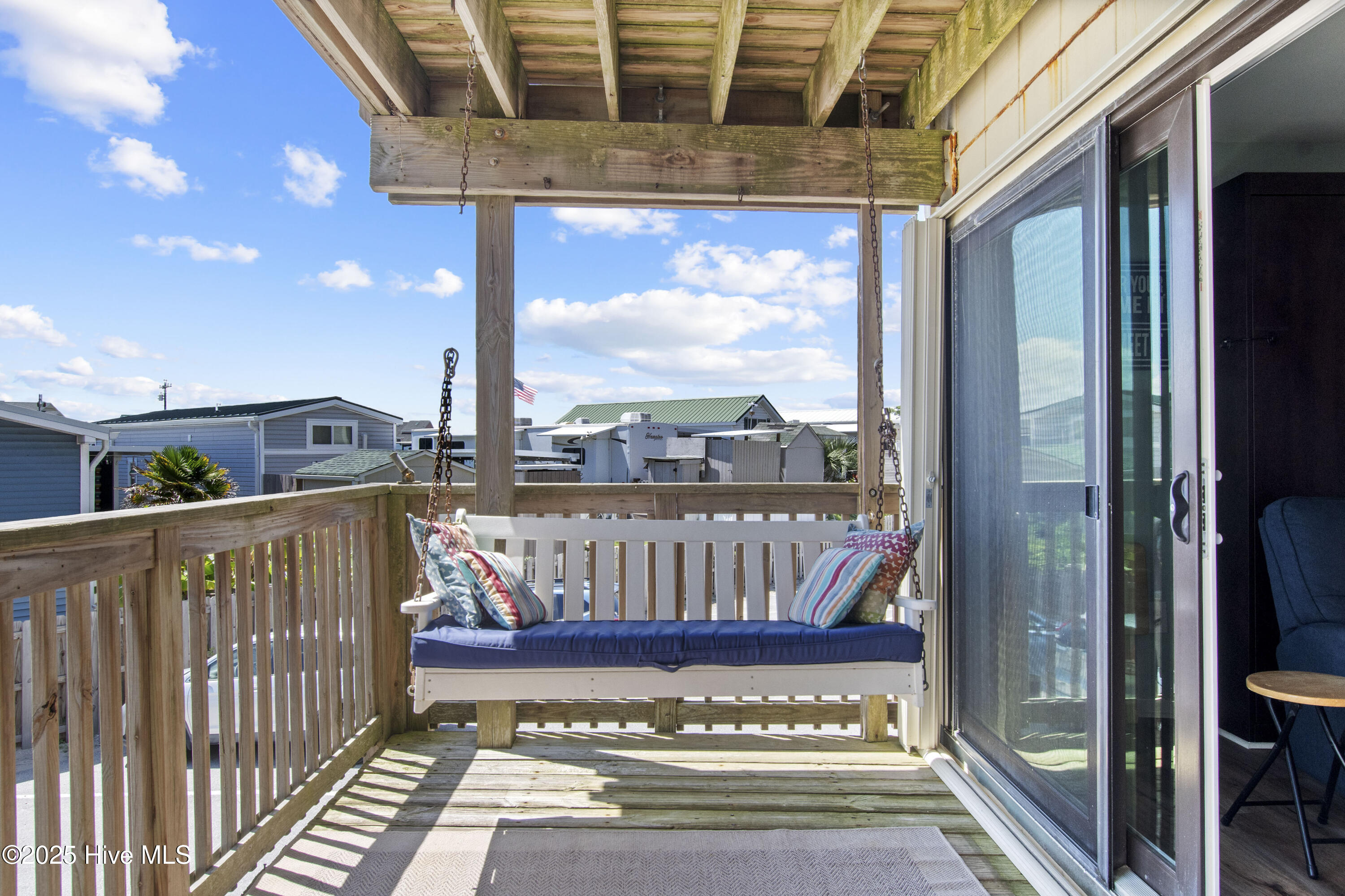 100519388 | Photo 30