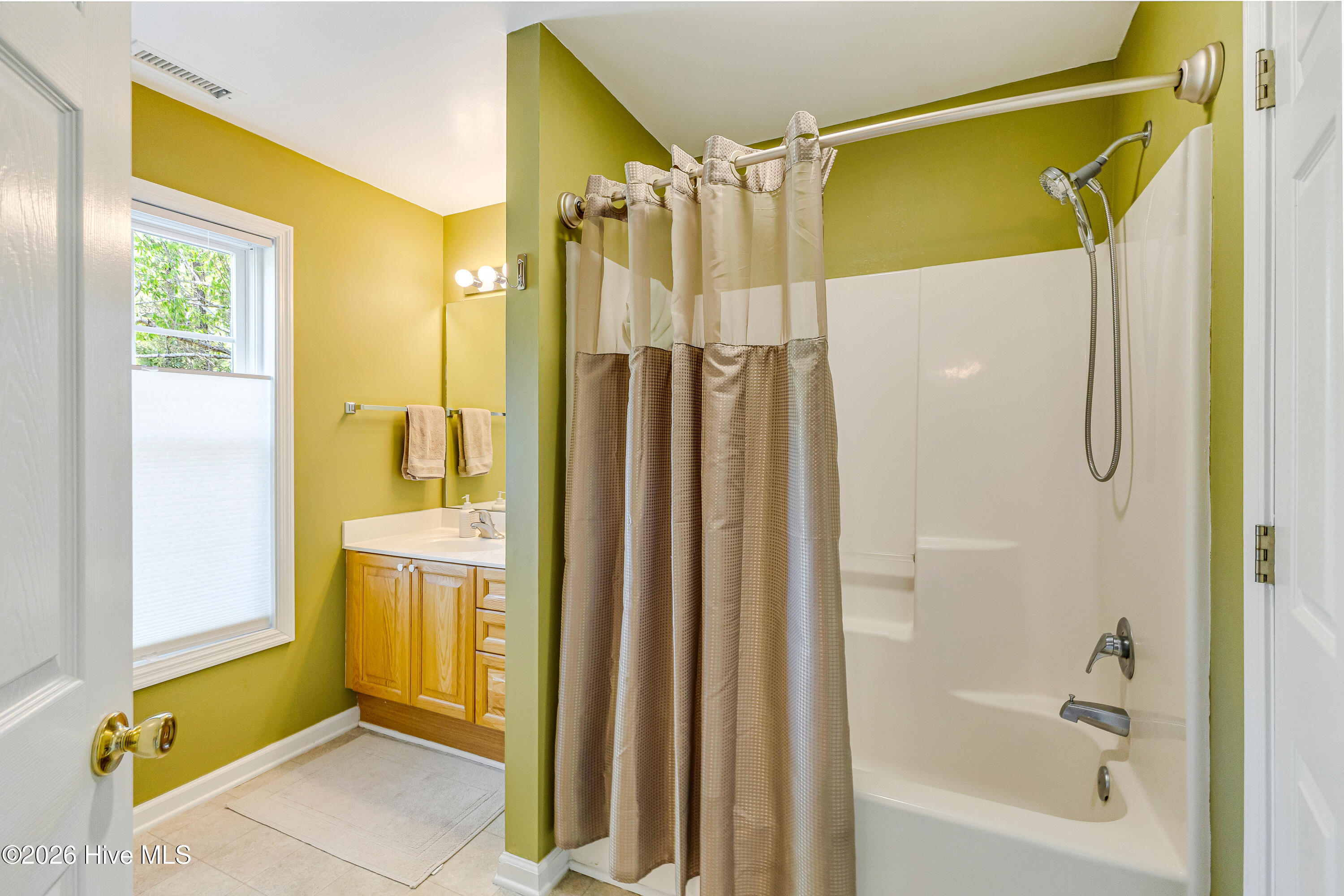 100566975 | Photo 28