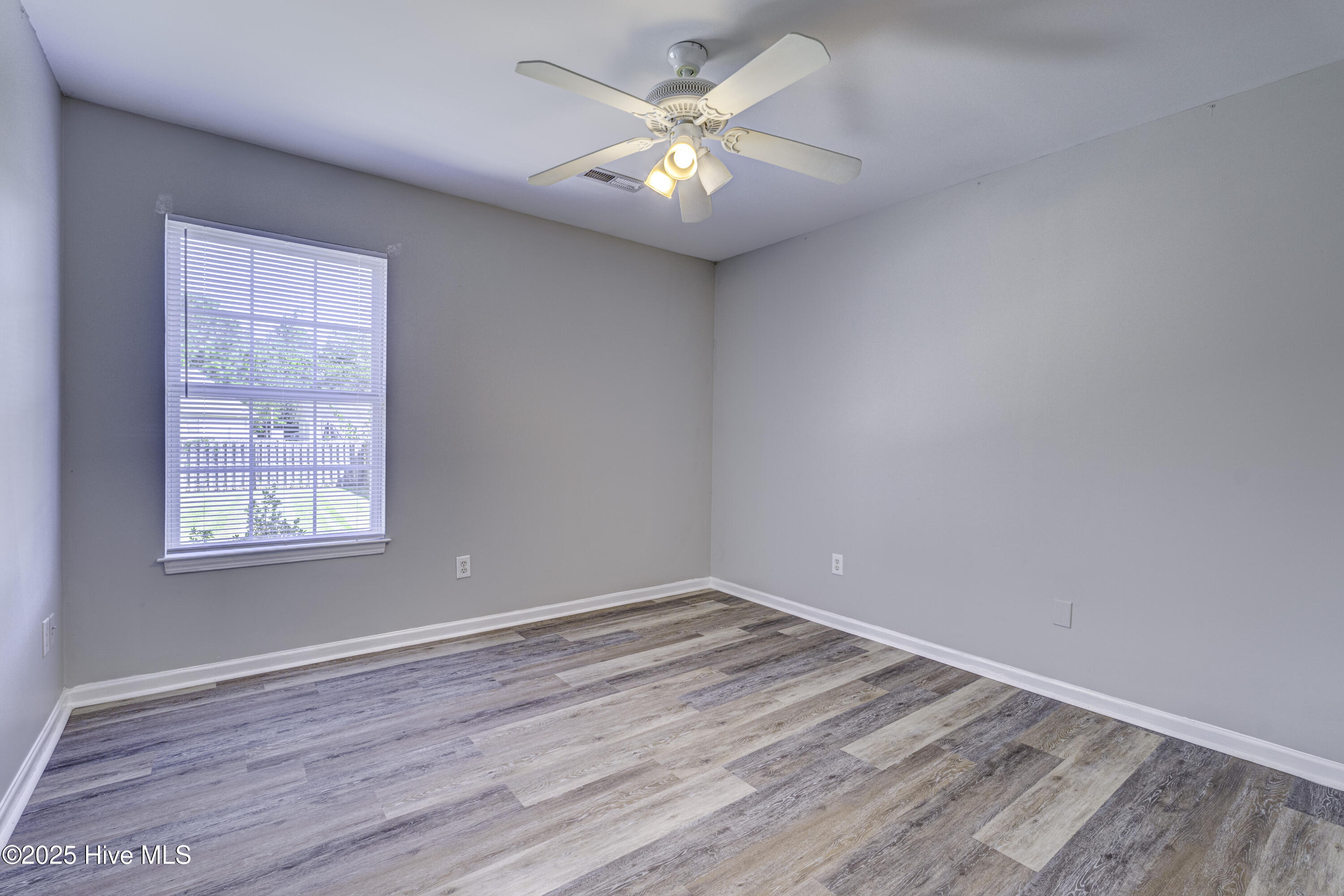 100531286 | Photo 27