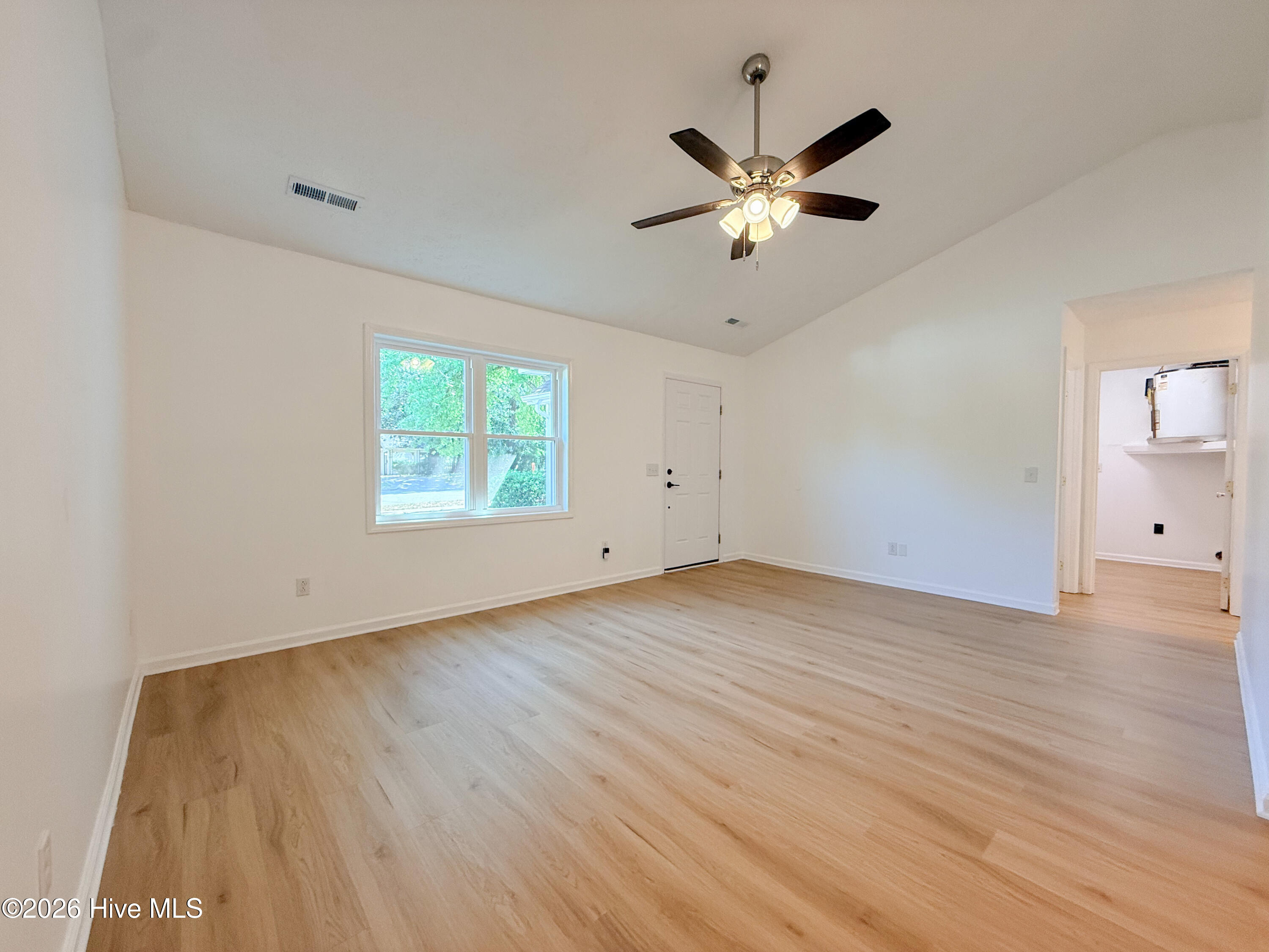 100568255 | Photo 31