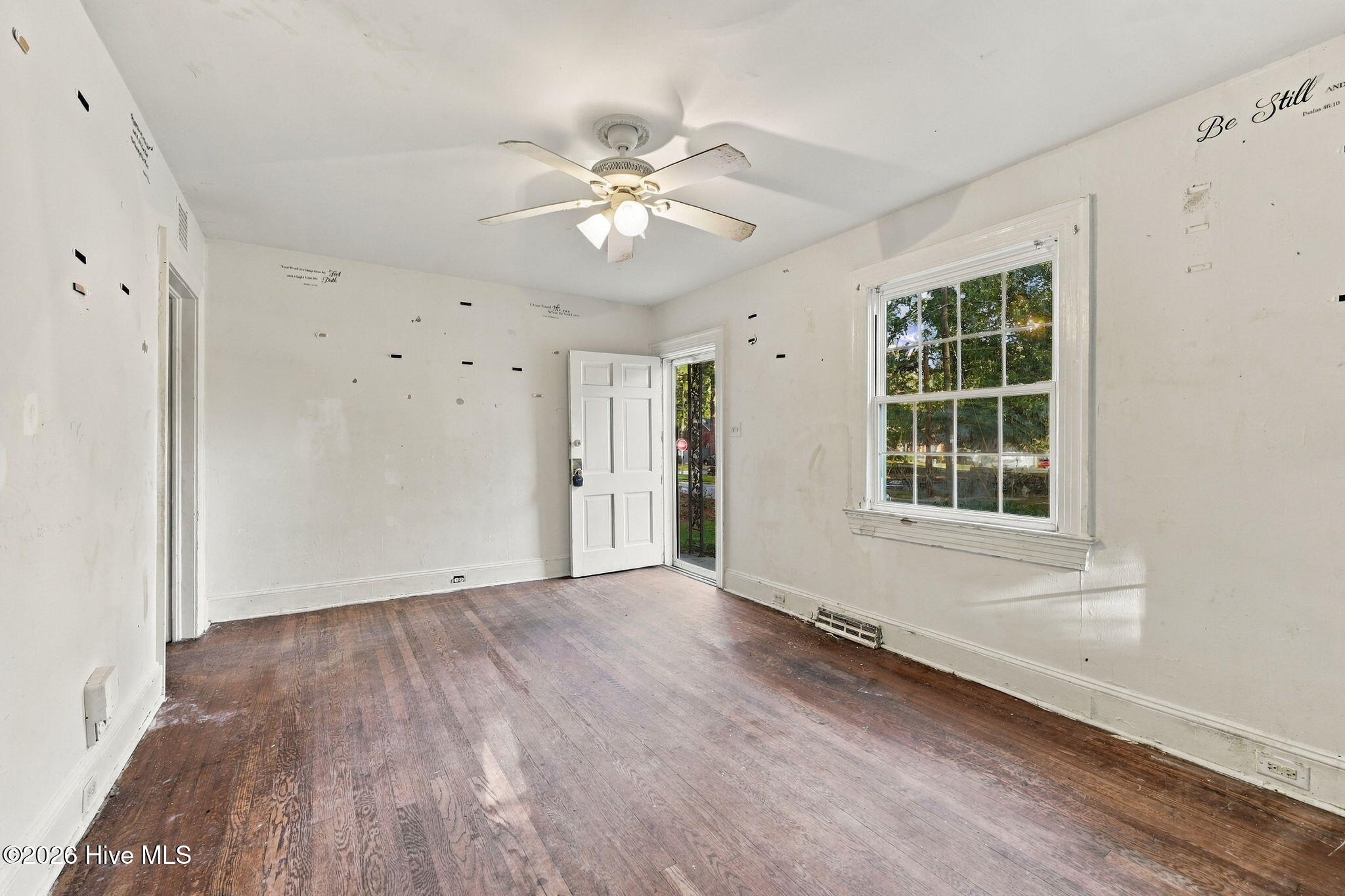 Photo 4 of Single family home for sale at 102 Park Dr, Greenville, NC 27858 | MLS# 100613163 | Listing updated on 2026-10-29