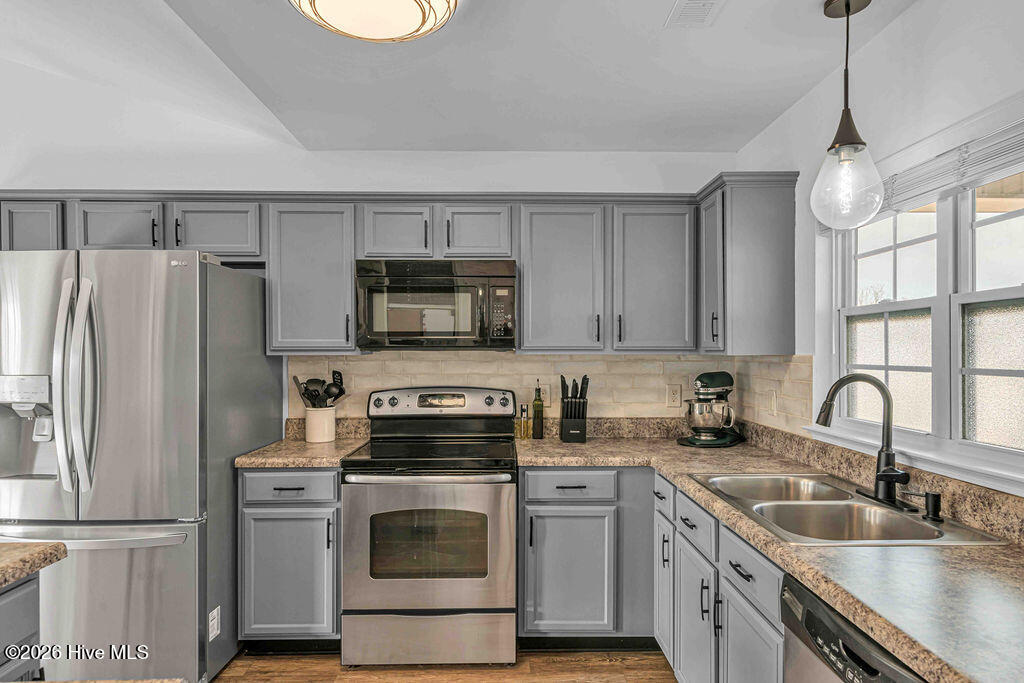 100555135 | Photo 14