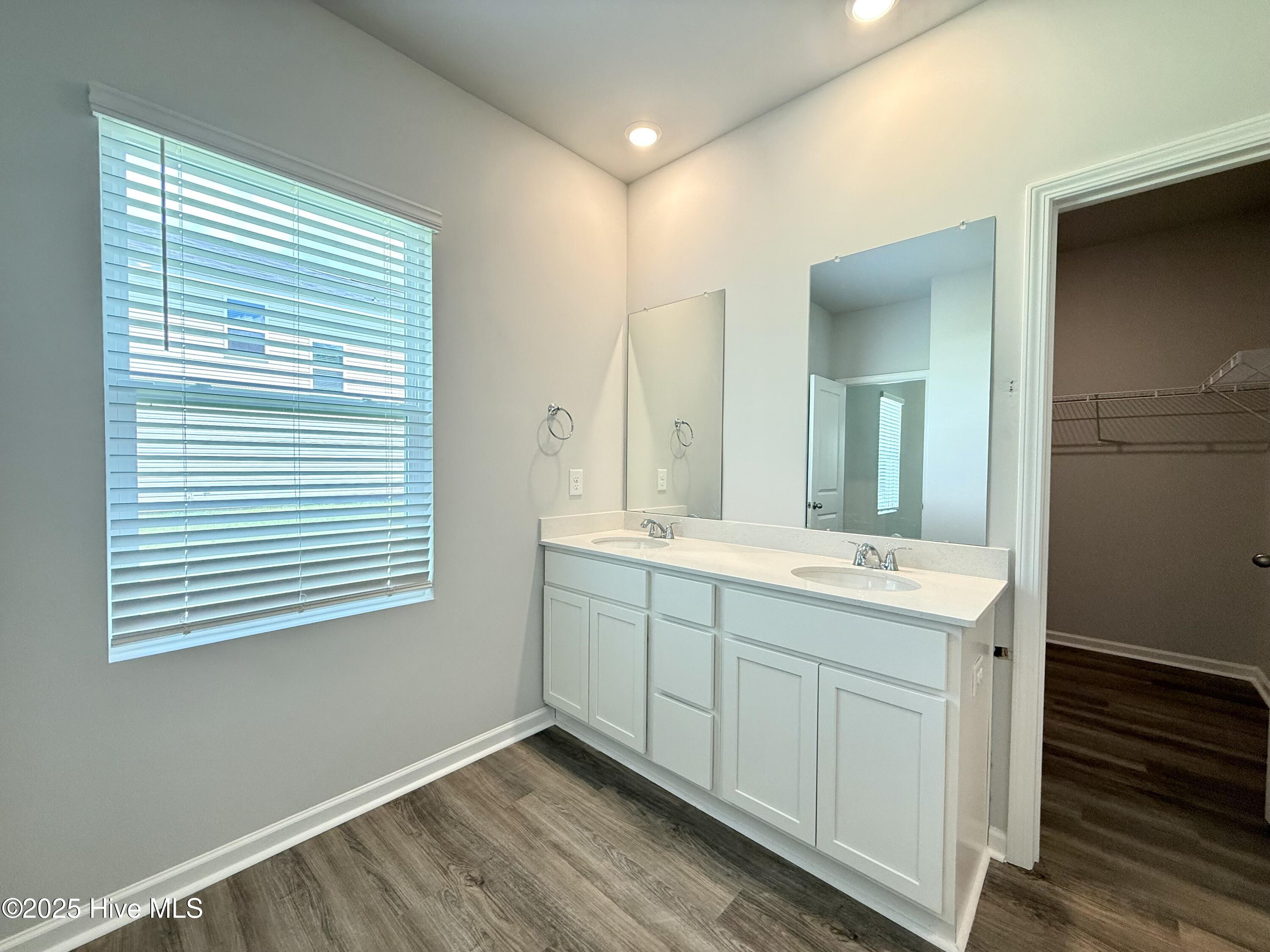 100526181 | Photo 13