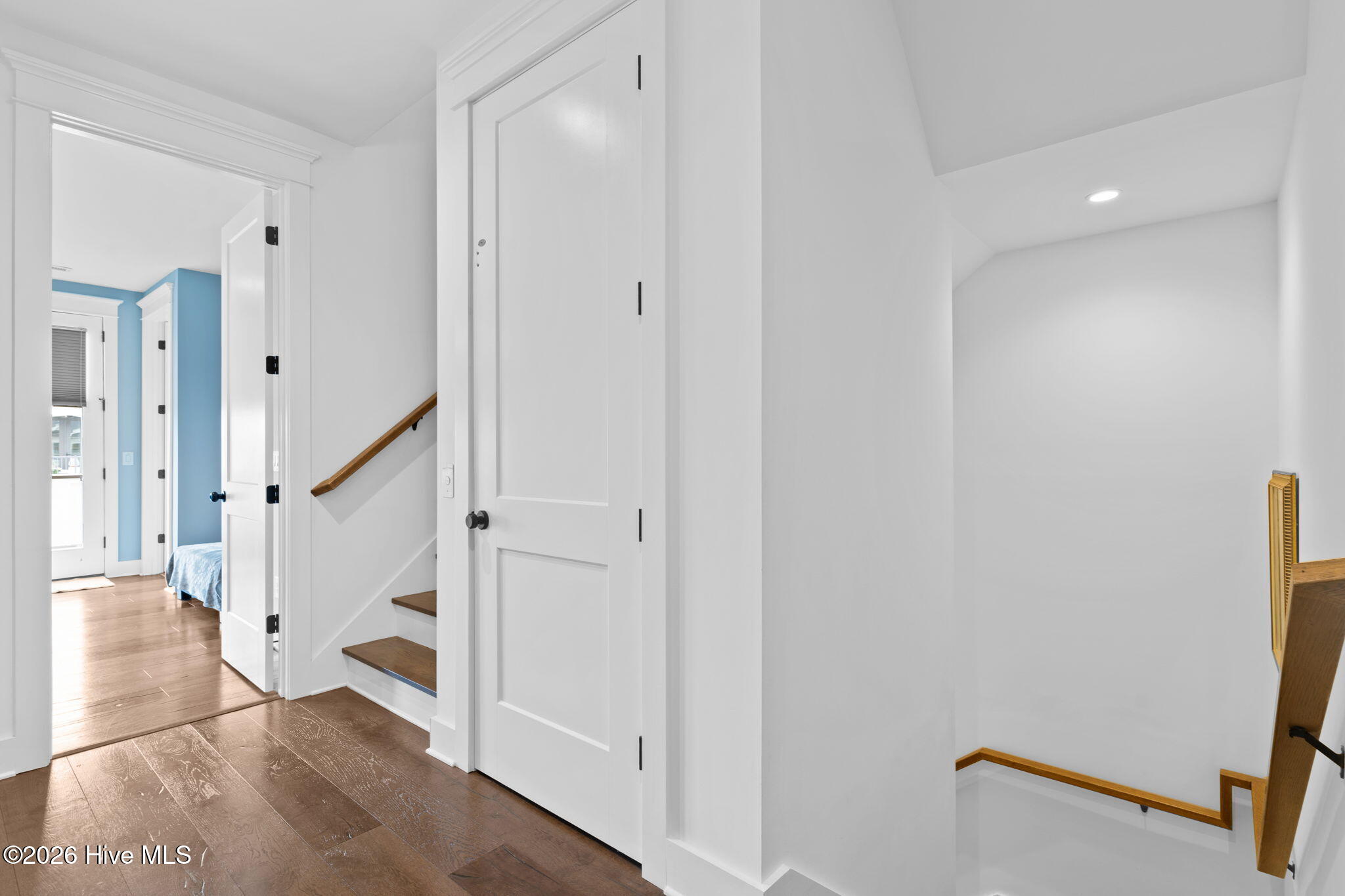 100569048 | Photo 29