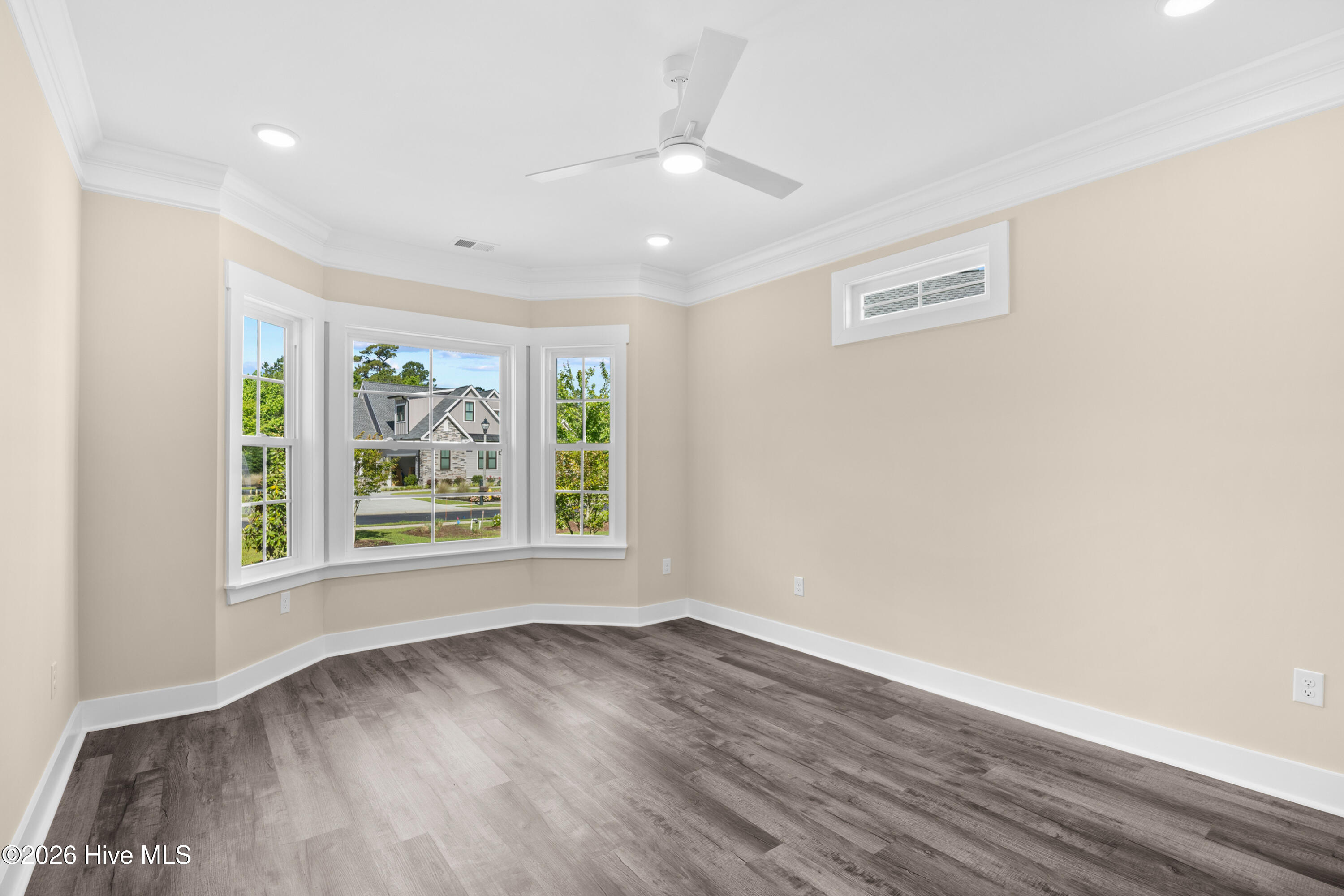 100538217 | Photo 26