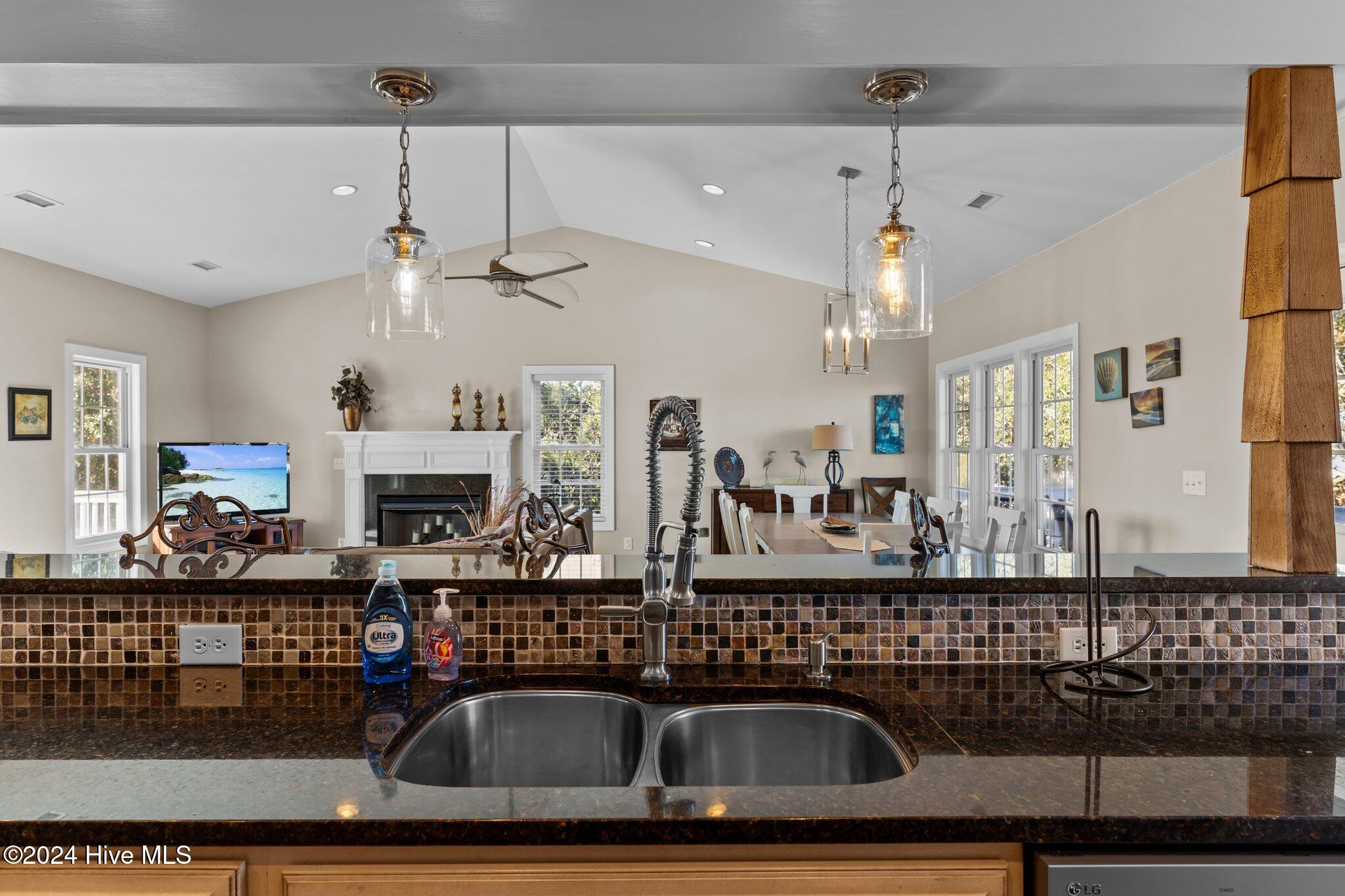 100480752 | Photo 13