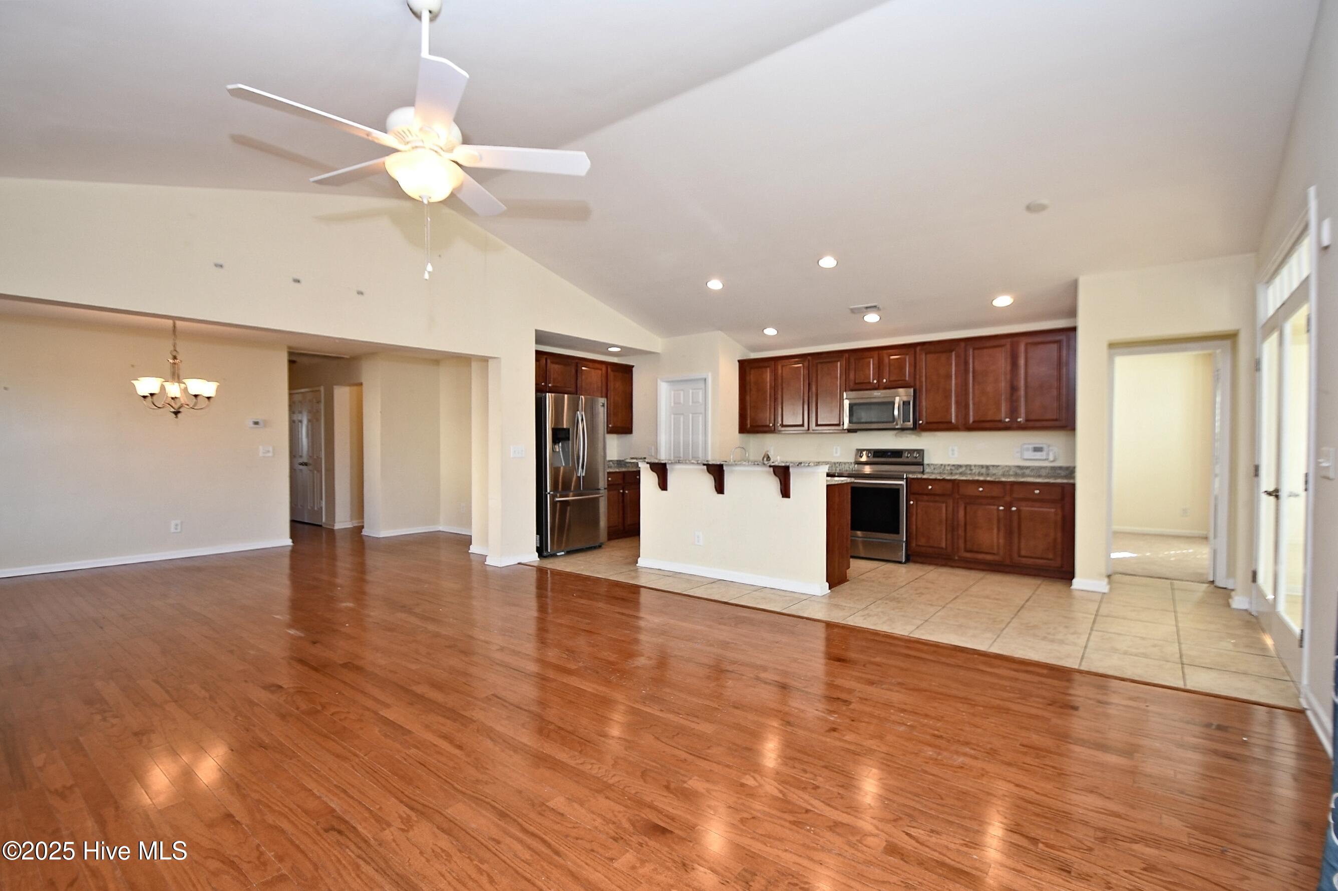 100538735 | Photo 18