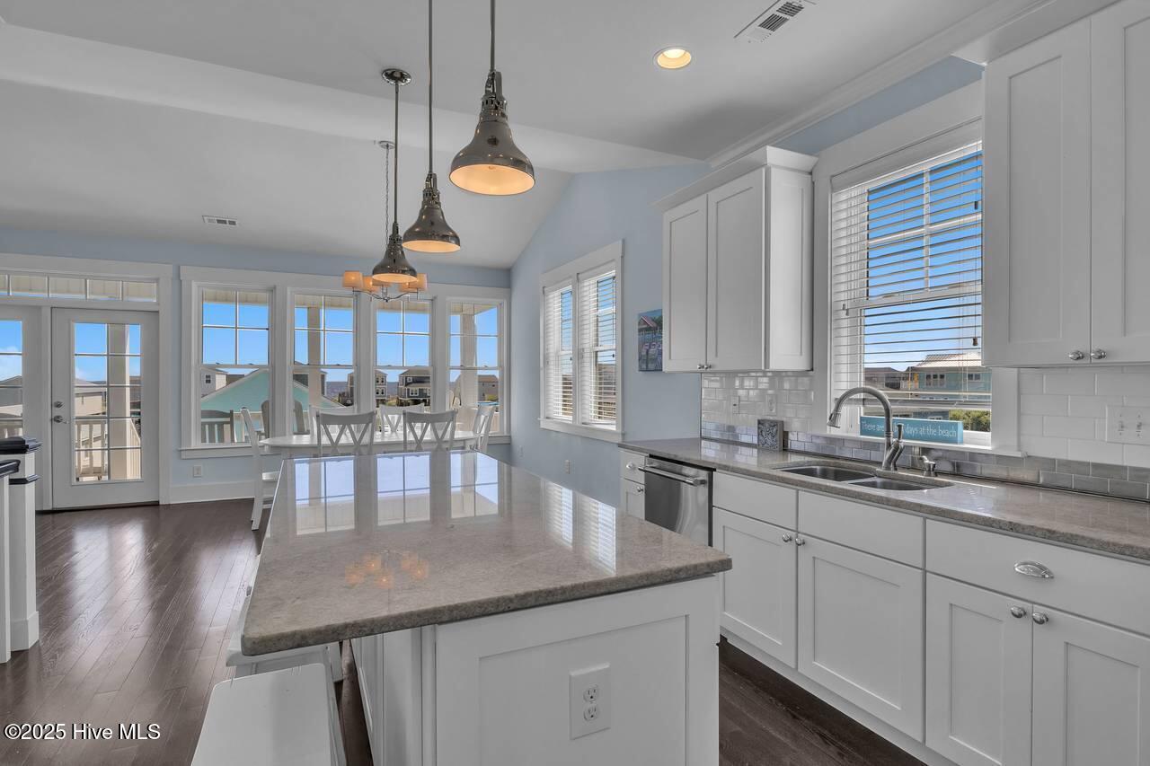 100543948 | Photo 17