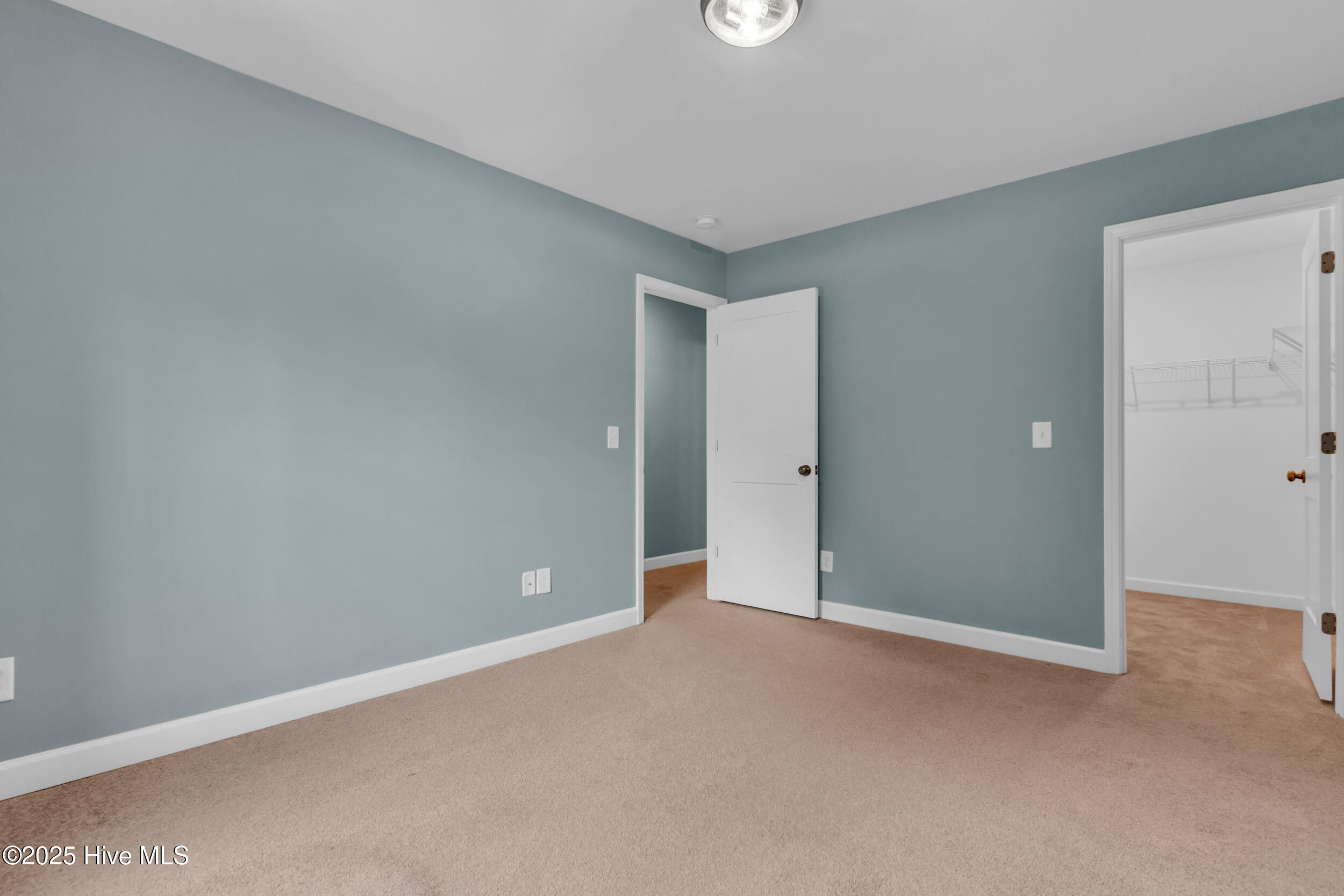 100549260 | Photo 29