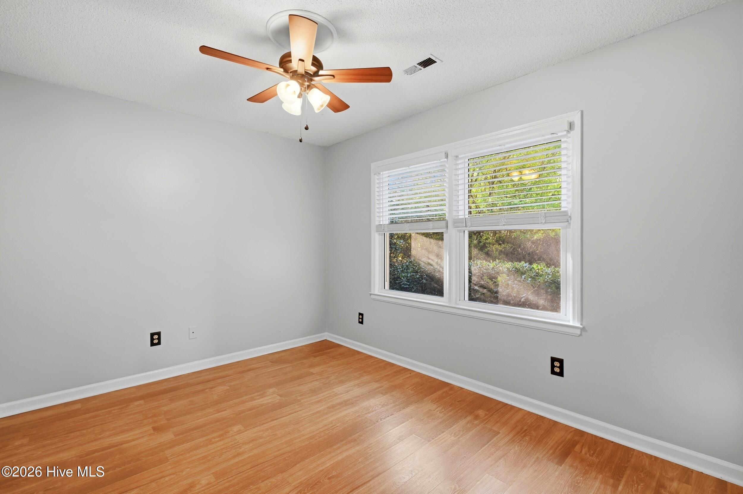 100562440 | Photo 23