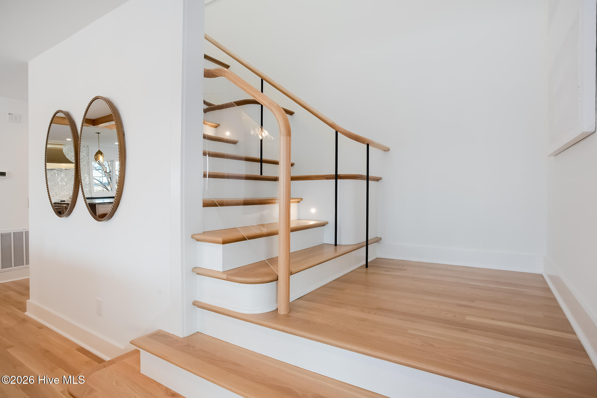 100550703 | Photo 30