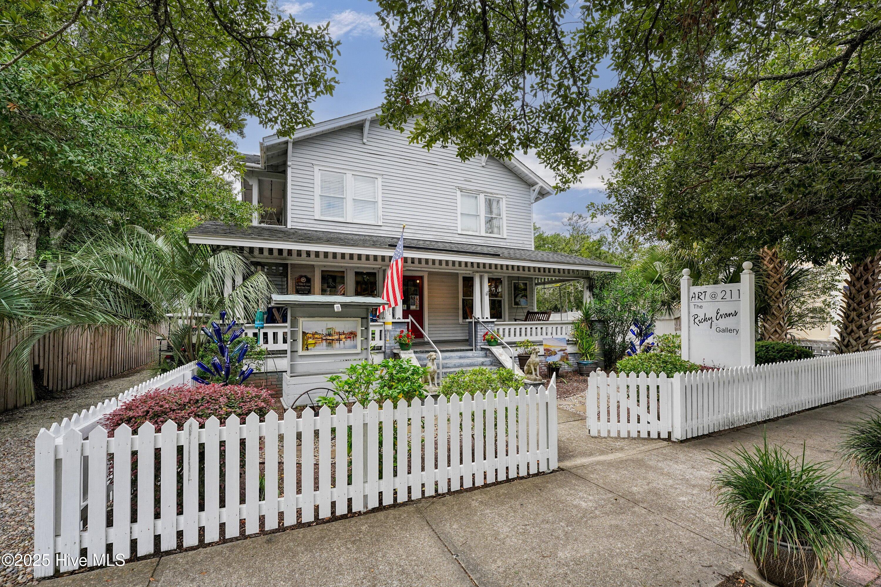 100530125 | Photo 10