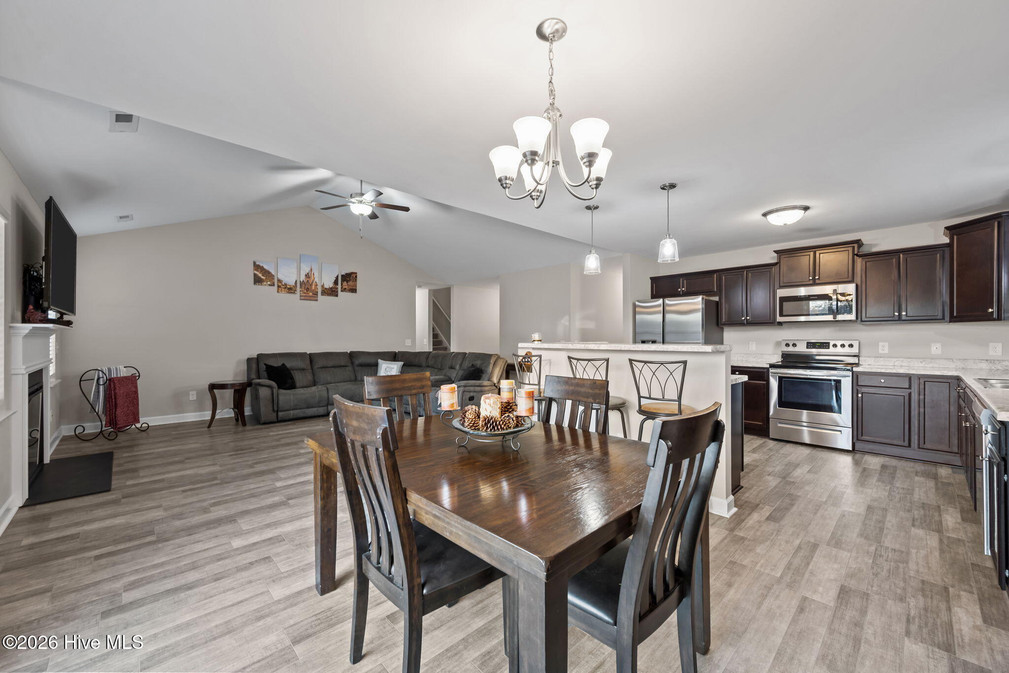 100548485 | Photo 11