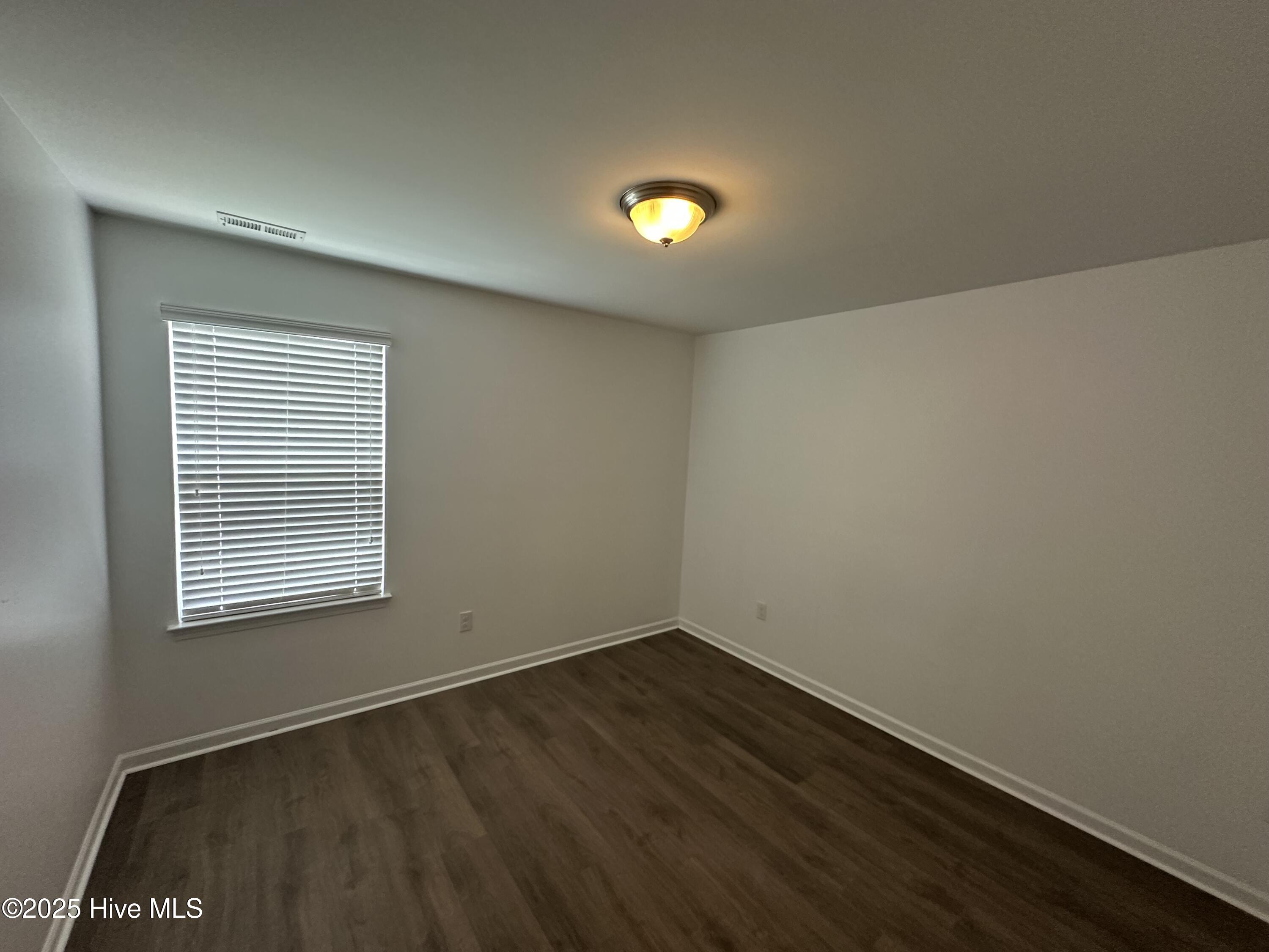 100528717 | Photo 11