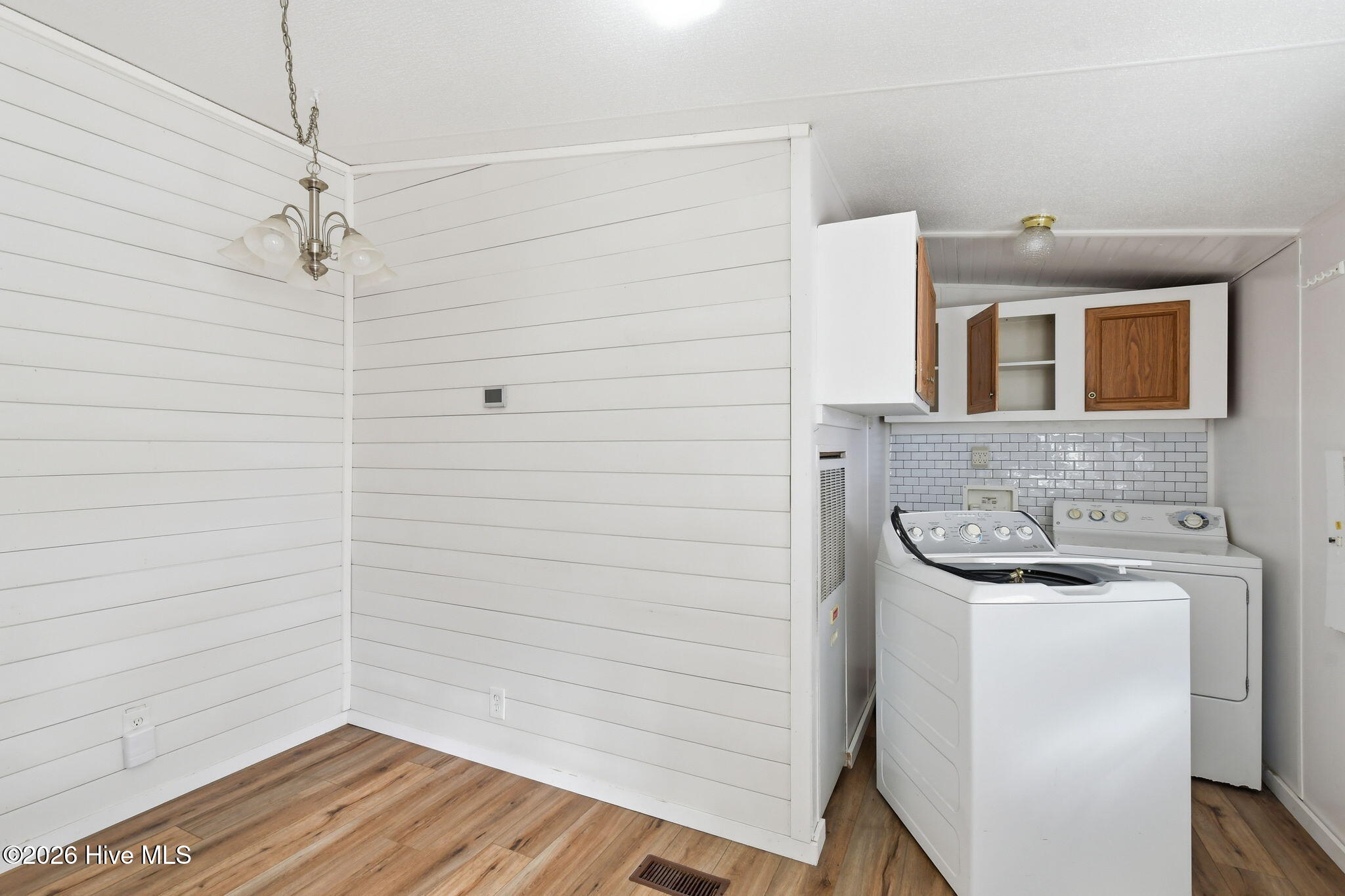 100565410 | Photo 11