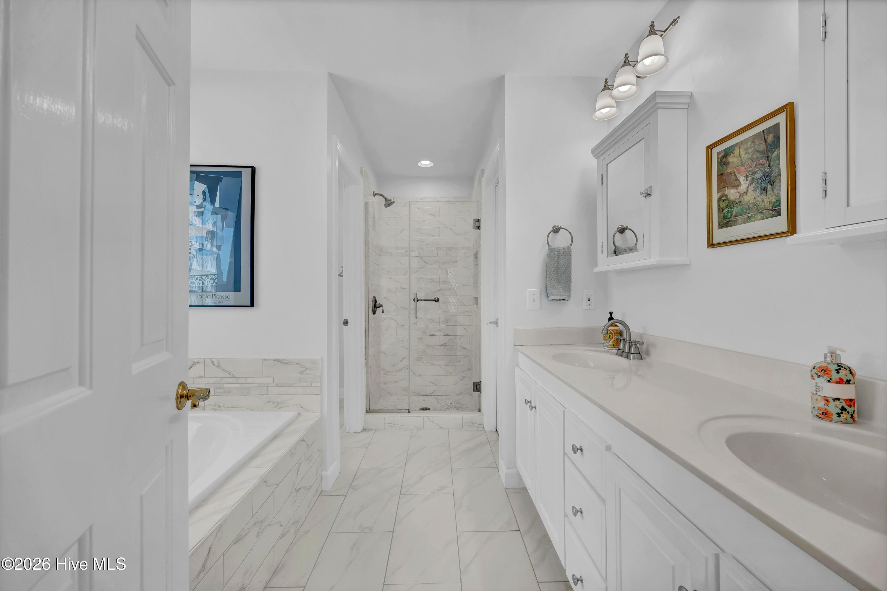 100566684 | Photo 25