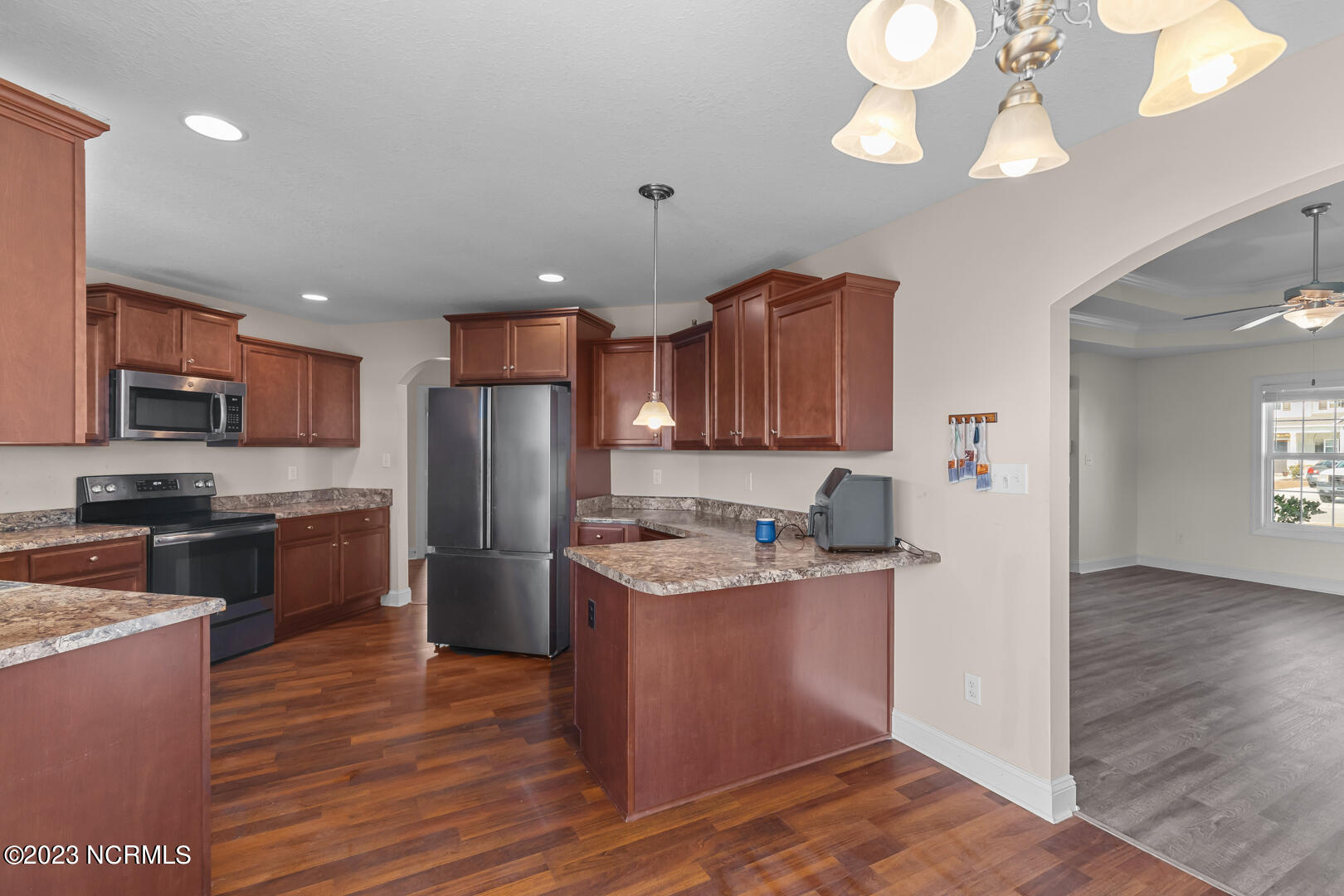 100553730 | Photo 12