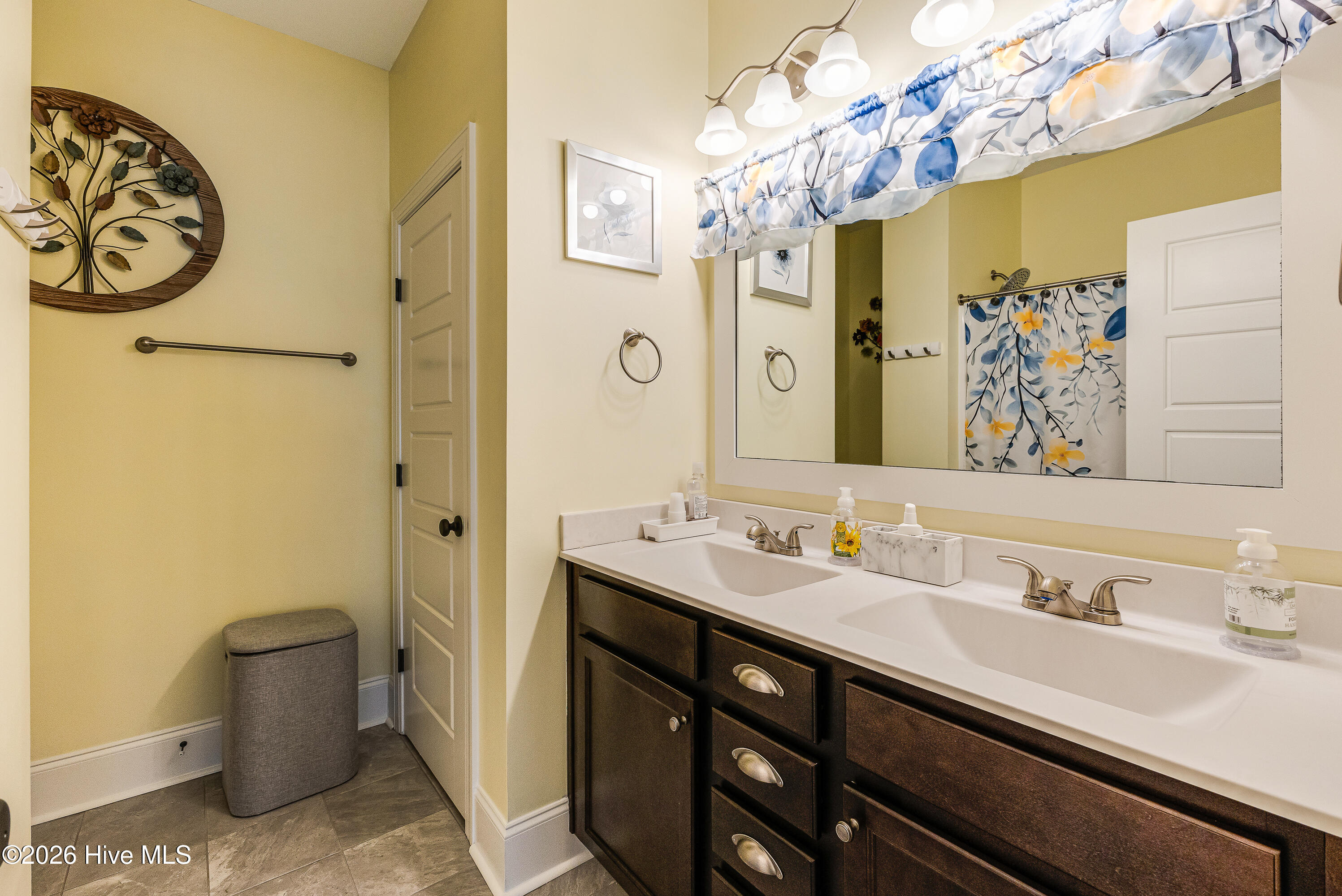 100557932 | Photo 17