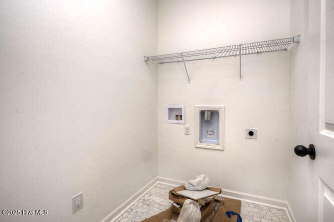 100527327 | Photo 28