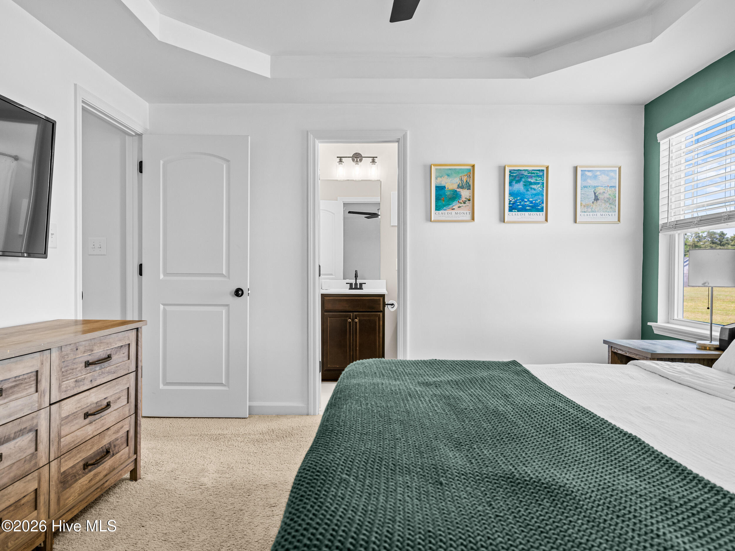 100569588 | Photo 26