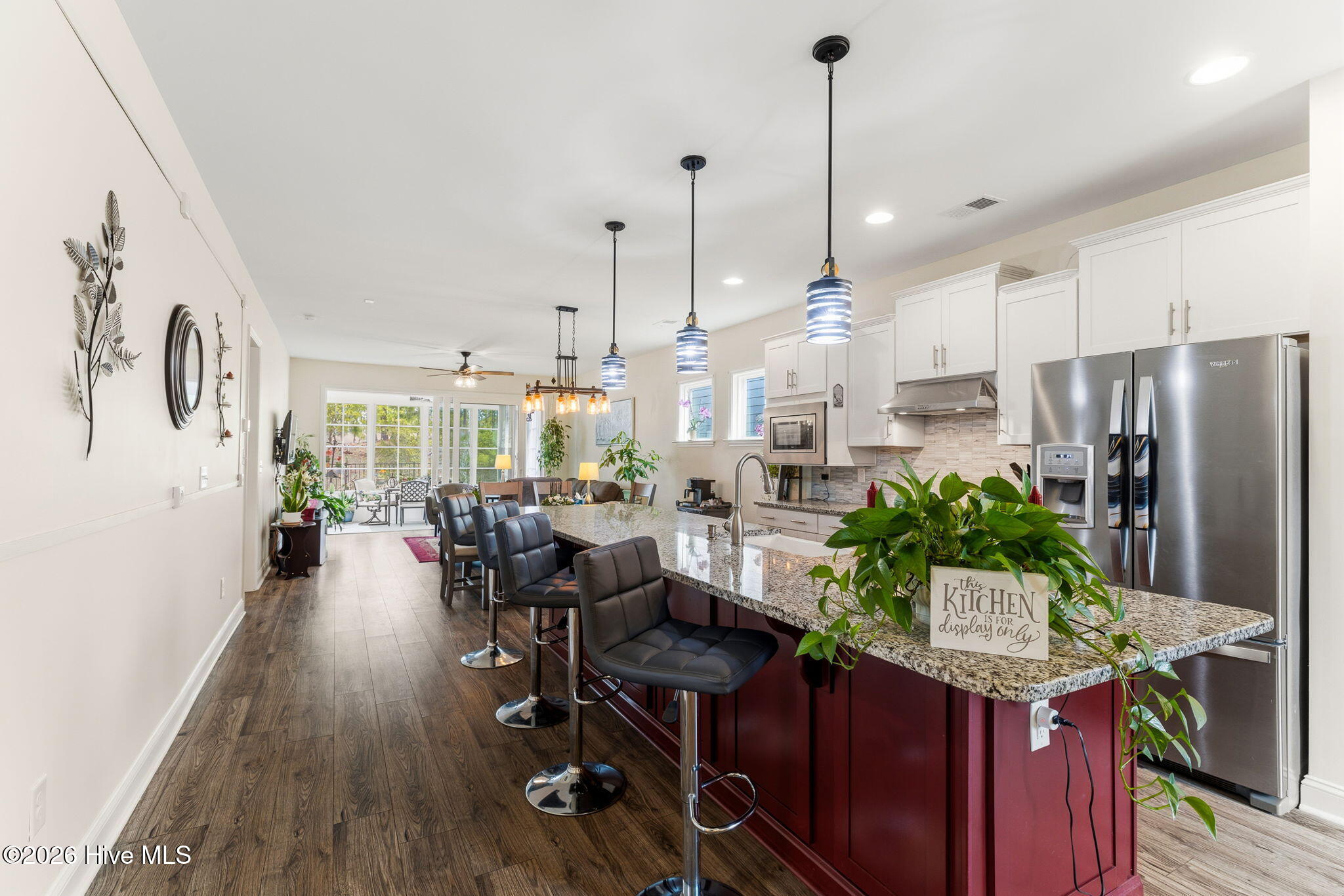 100565858 | Photo 12