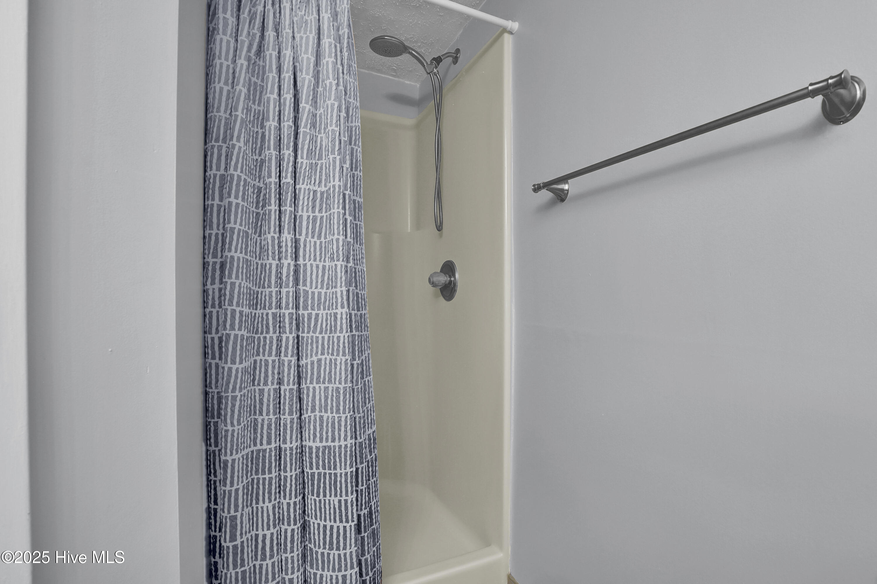 100517614 | Photo 11