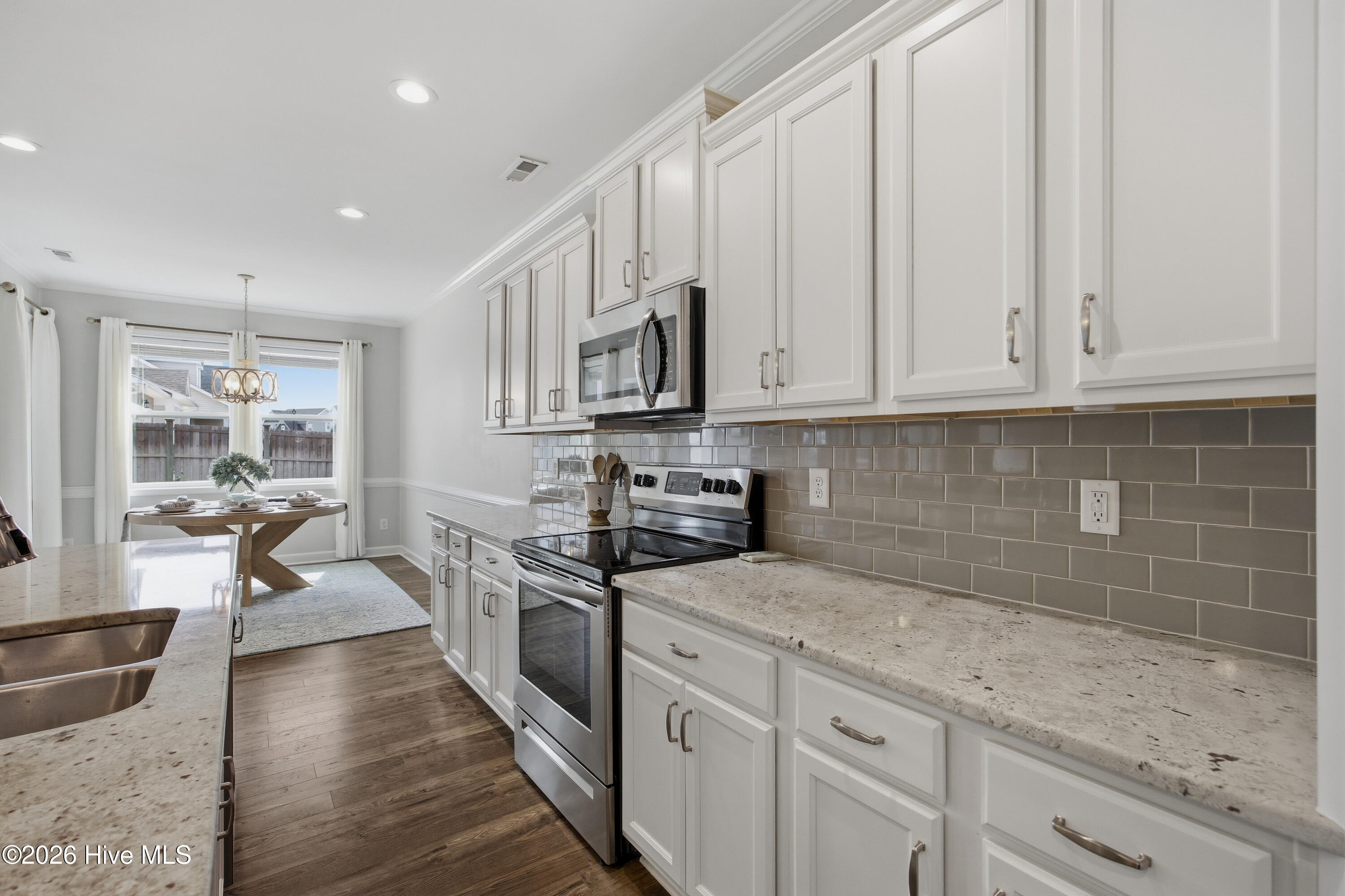 100563122 | Photo 22