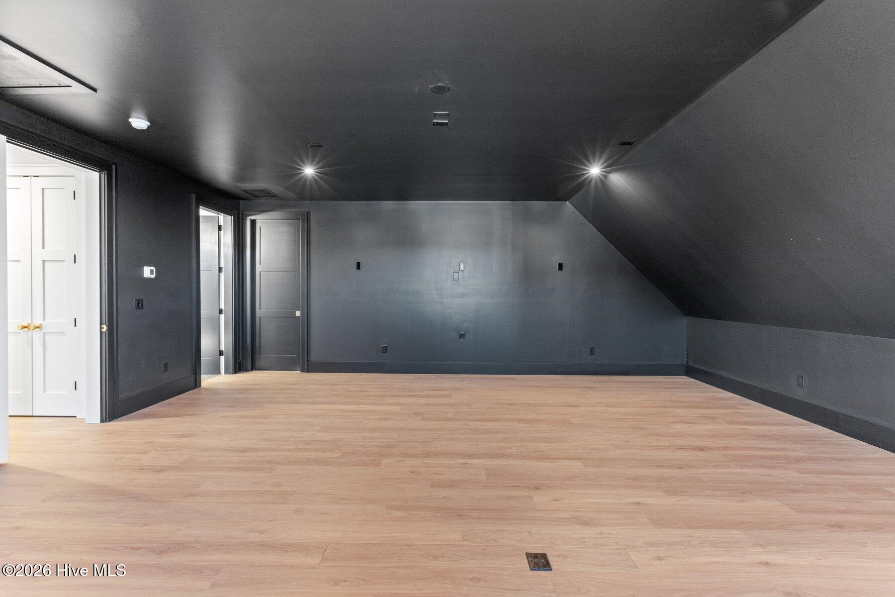 100529848 | Photo 57