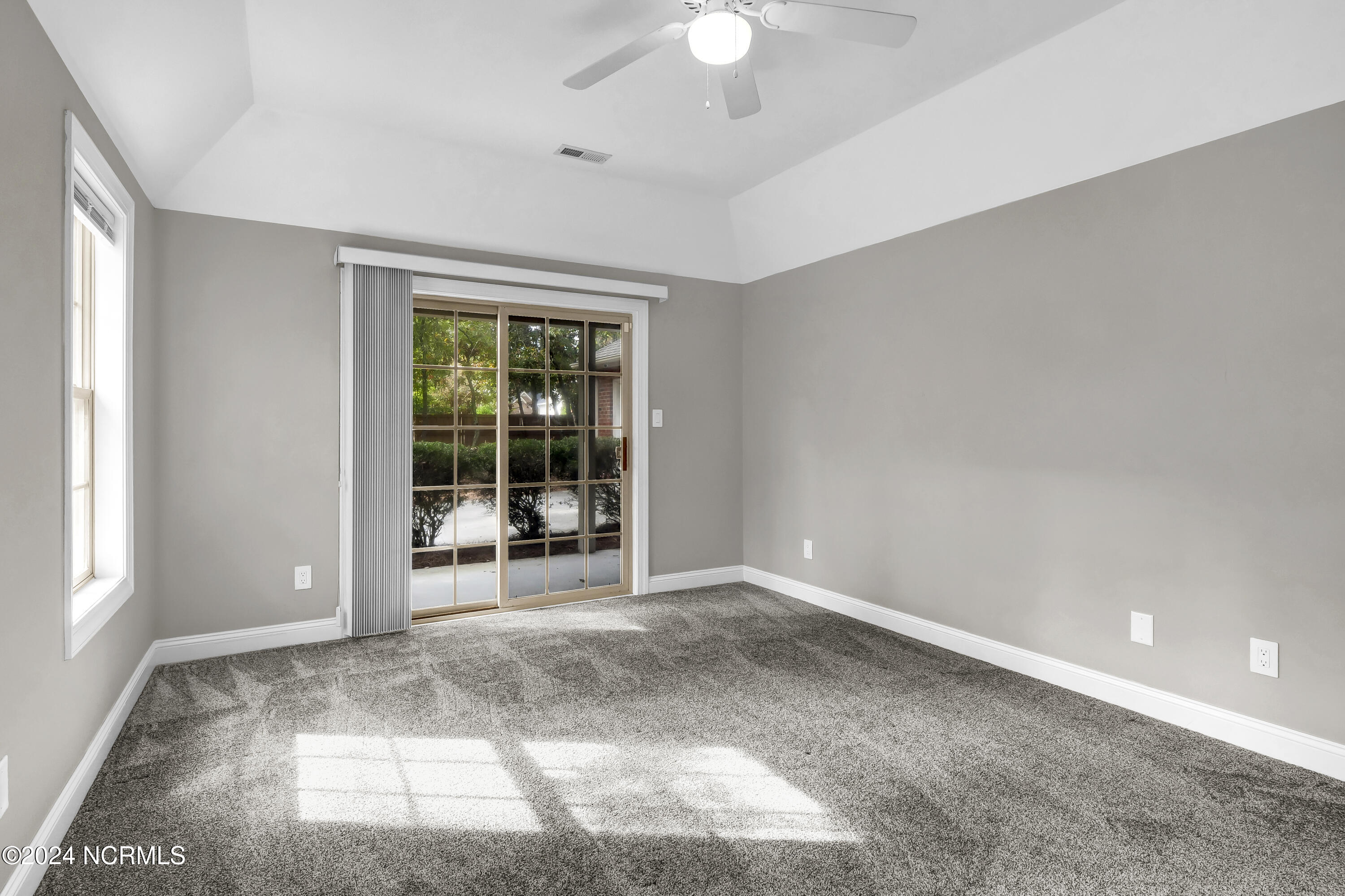 100567589 | Photo 15