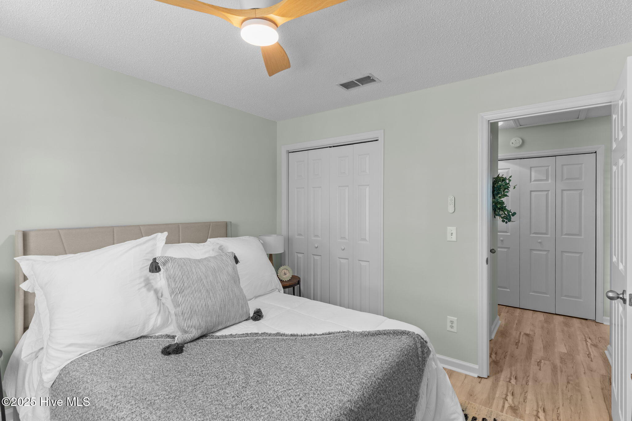 100537786 | Photo 27