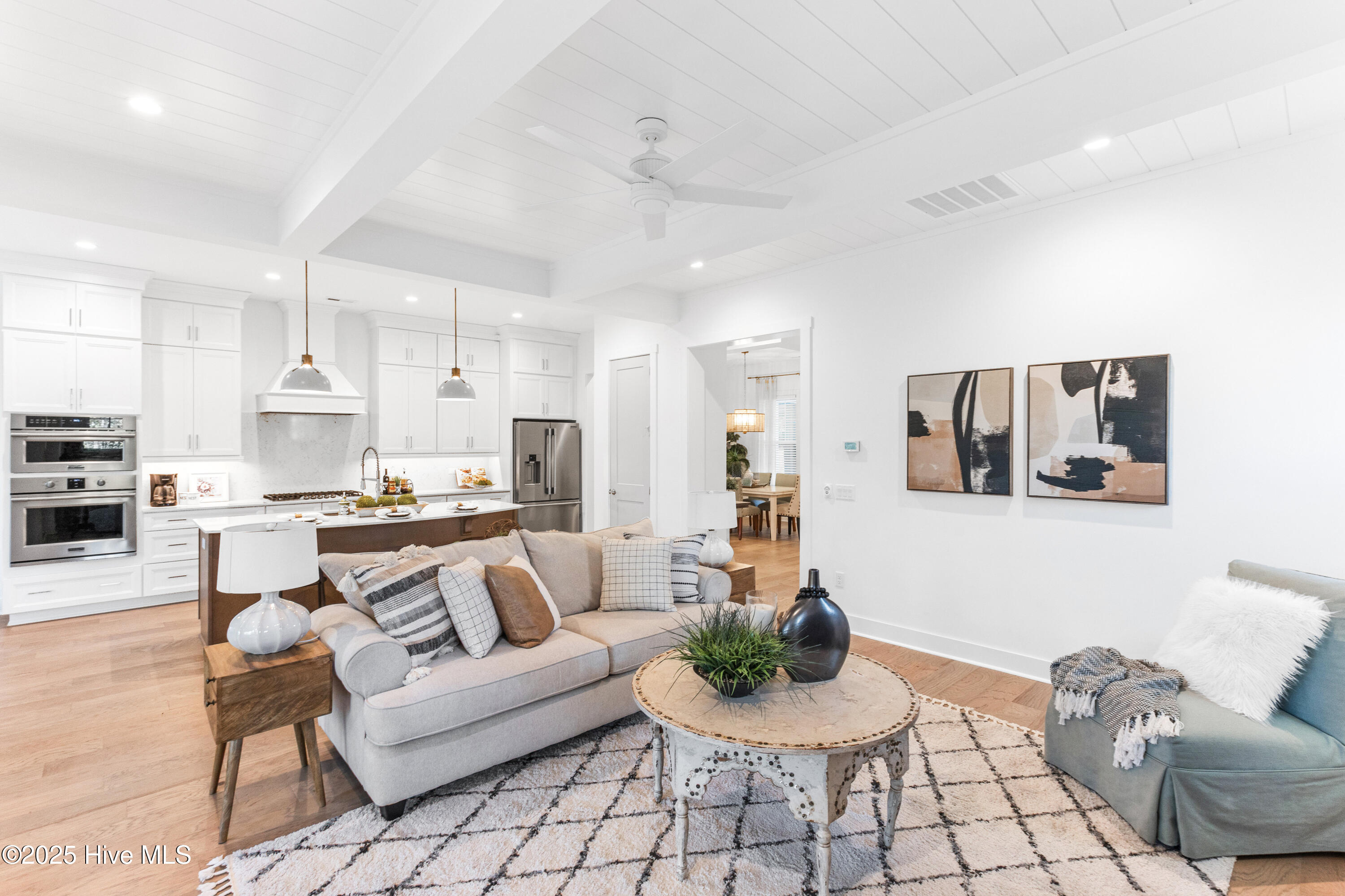 100537930 | Photo 12