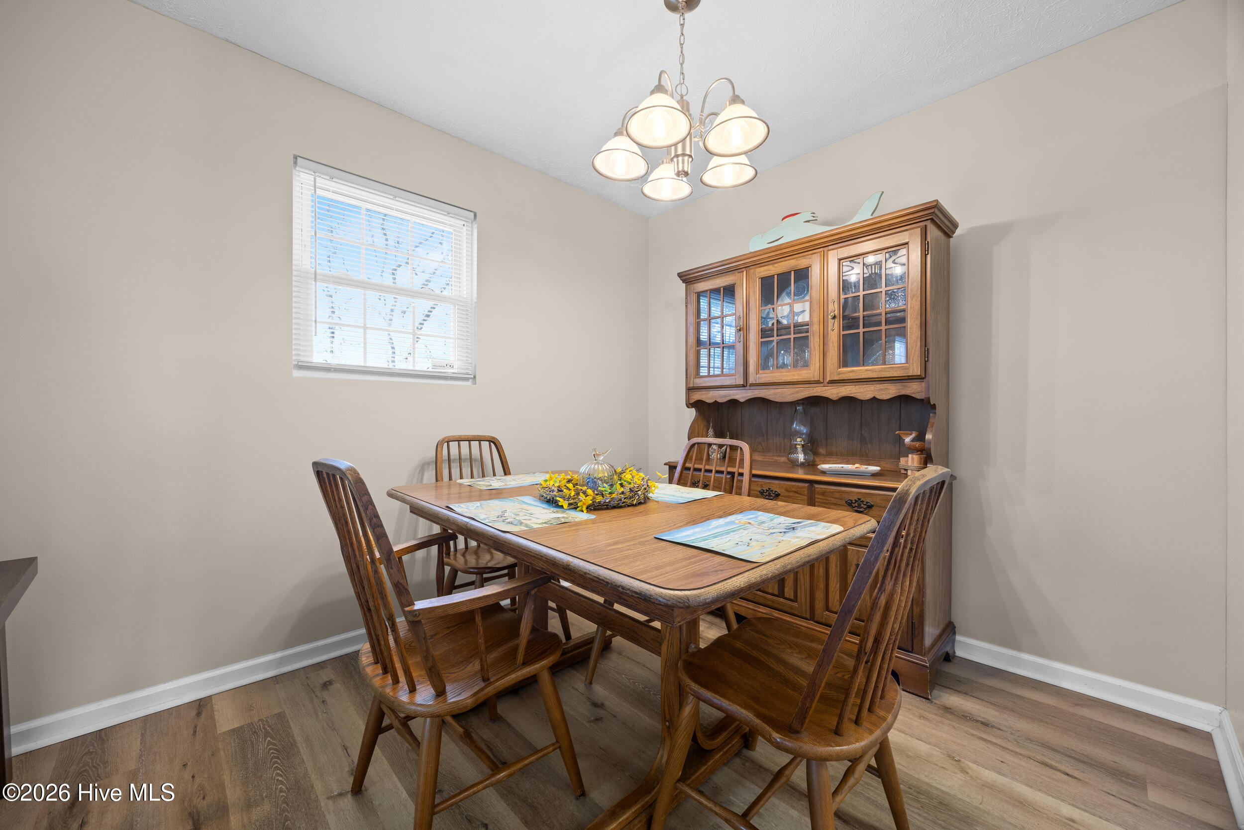 100560402 | Photo 13