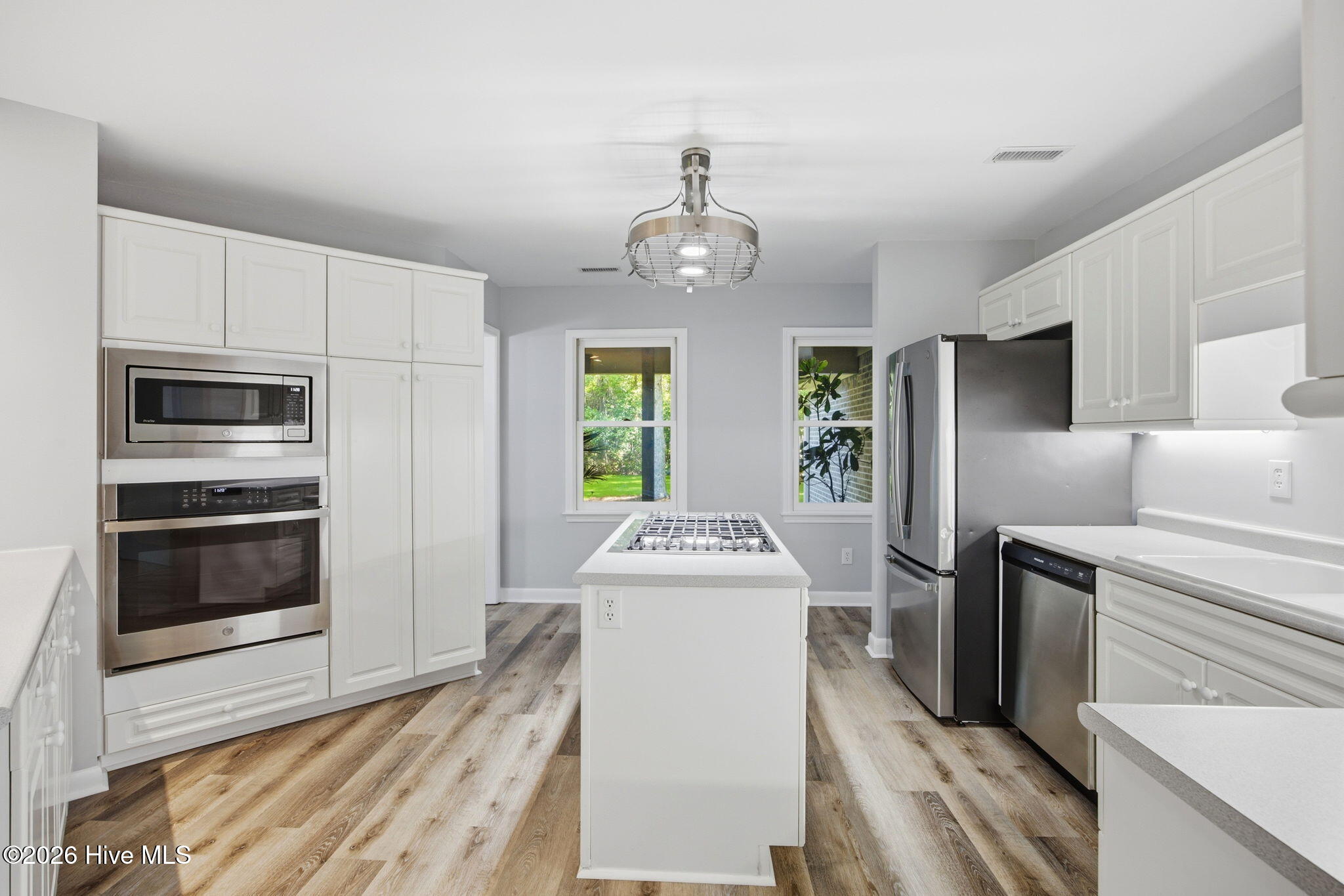 100569469 | Photo 16