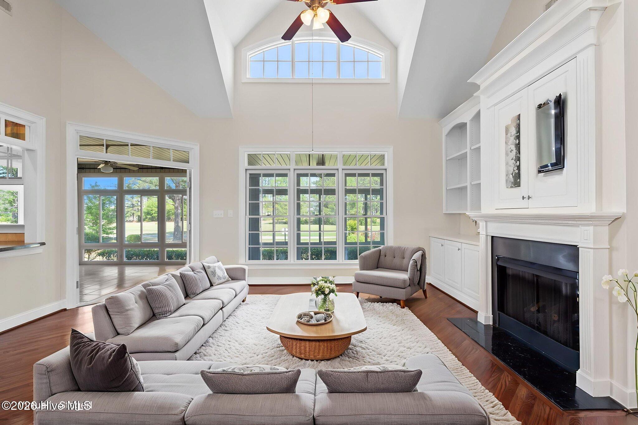 100569598 | Photo 13